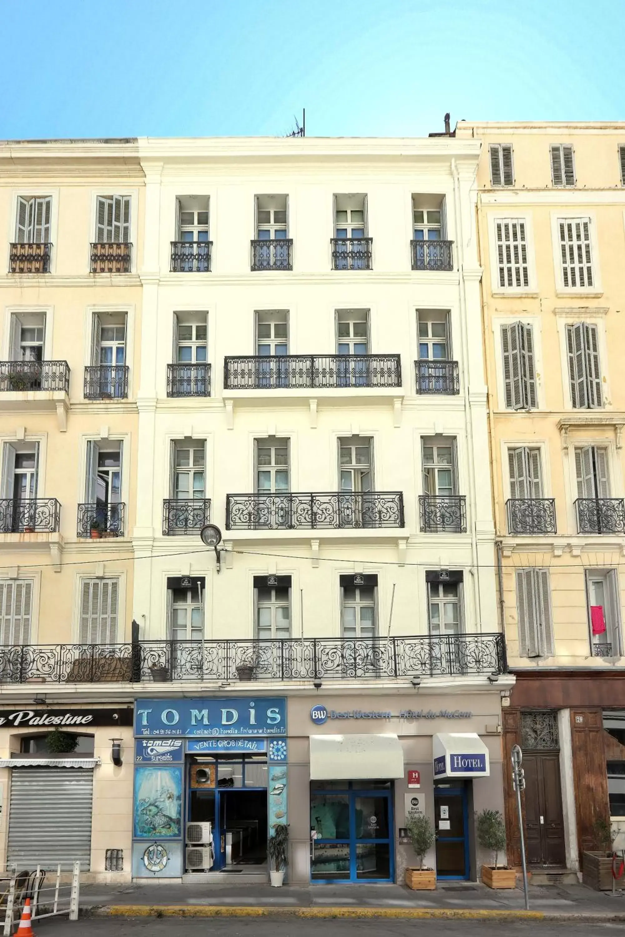 Facade/entrance, Property Building in Best Western Hotel du Mucem