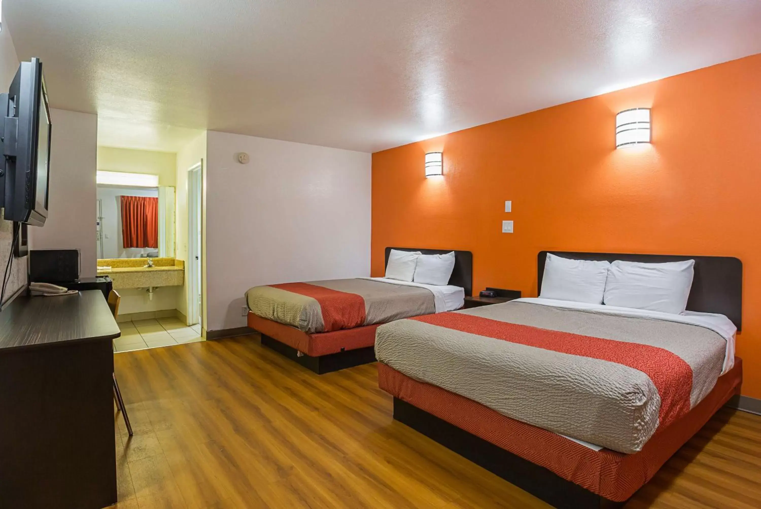TV and multimedia, Bed in Motel 6-Brinkley, AR