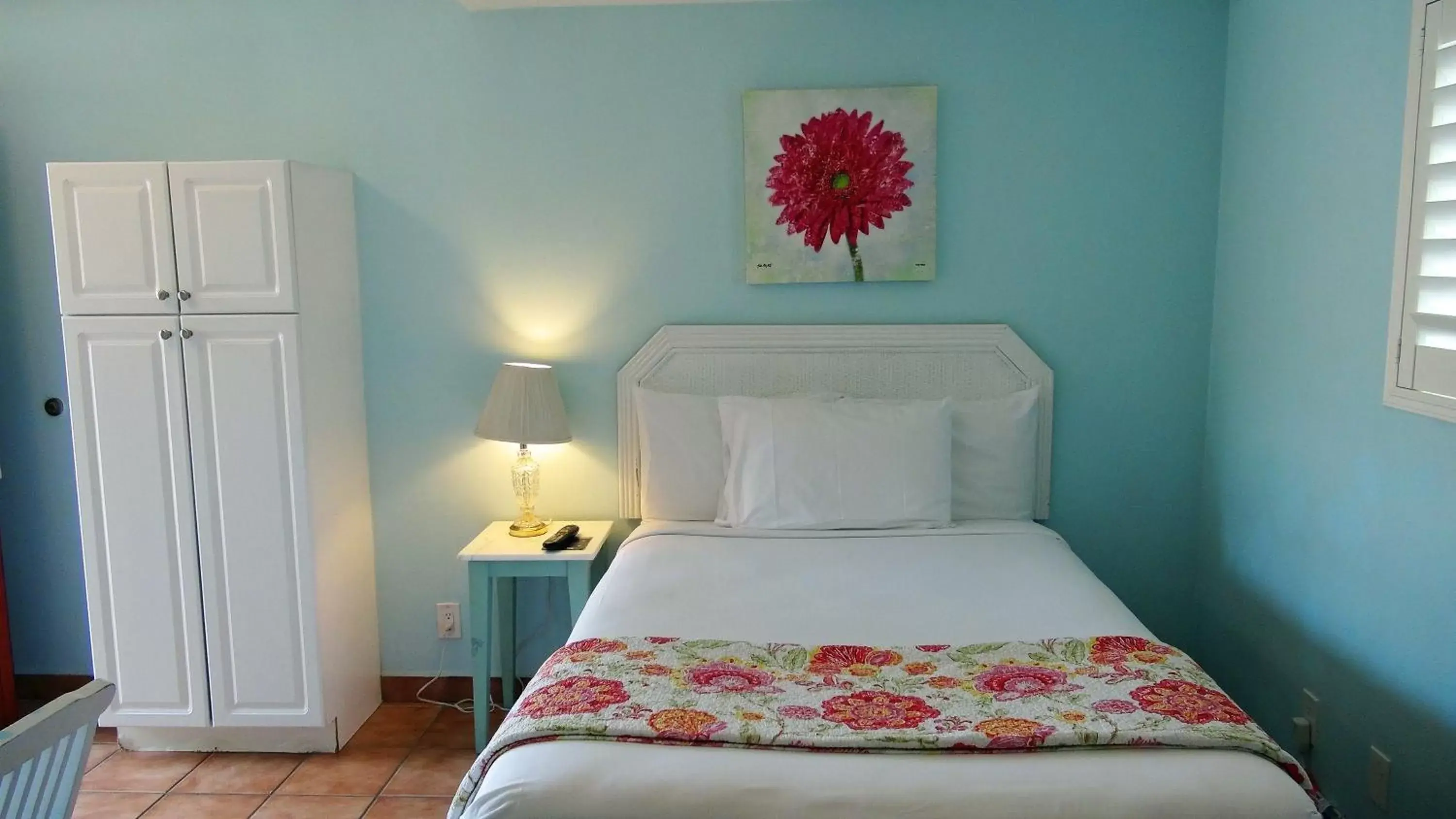 Bedroom, Bed in Leucadia Beach Inn