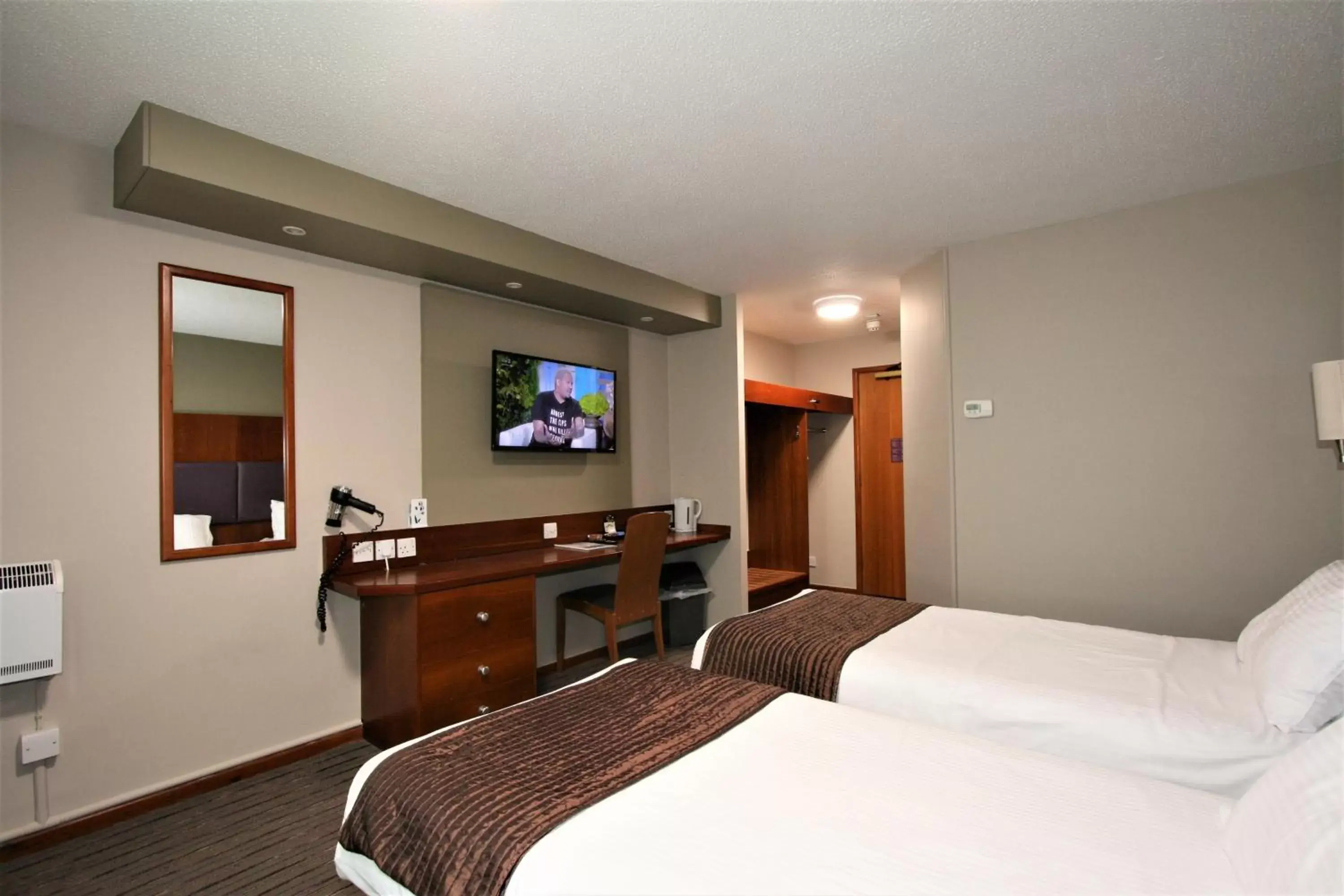Twin Room in The Oakwood Hotel Twin Room in The Oakwood Hotel