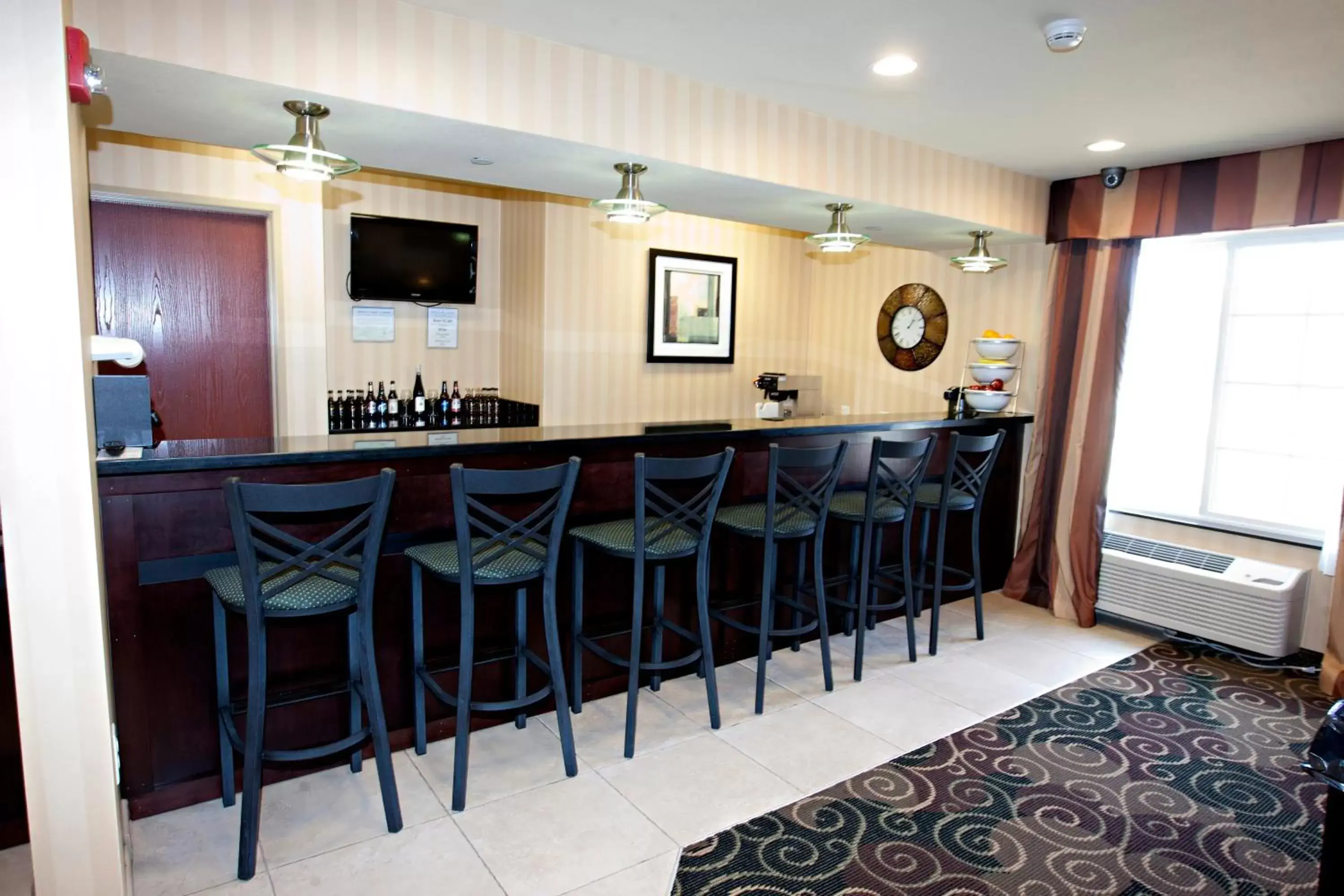 Lounge or bar, Lobby/Reception in Cobblestone Inn & Suites - Langdon