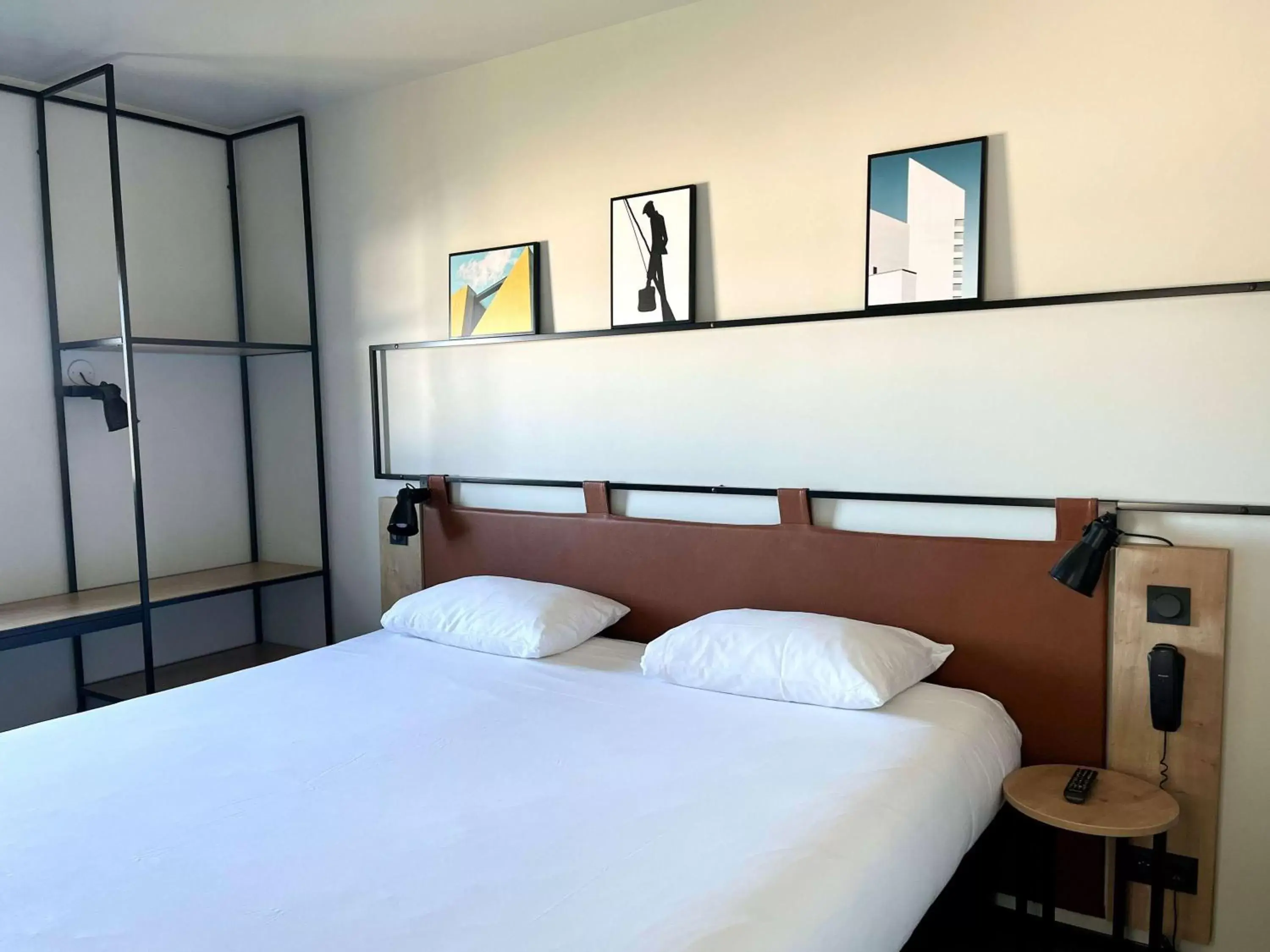 Bedroom, Bed in Ibis Lunel Petite Camargue