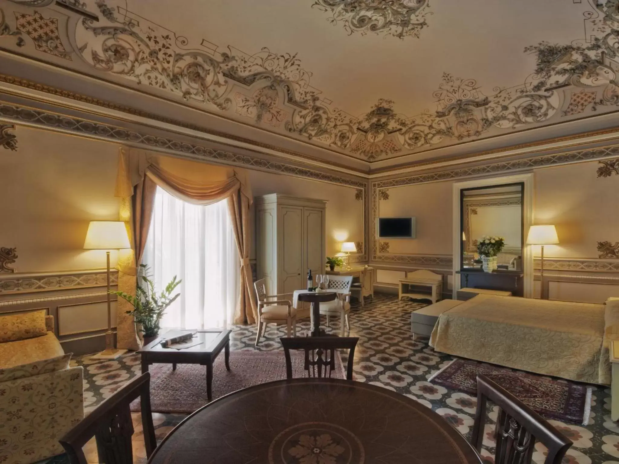 Photo of the whole room, Seating Area in Hotel Manganelli Palace