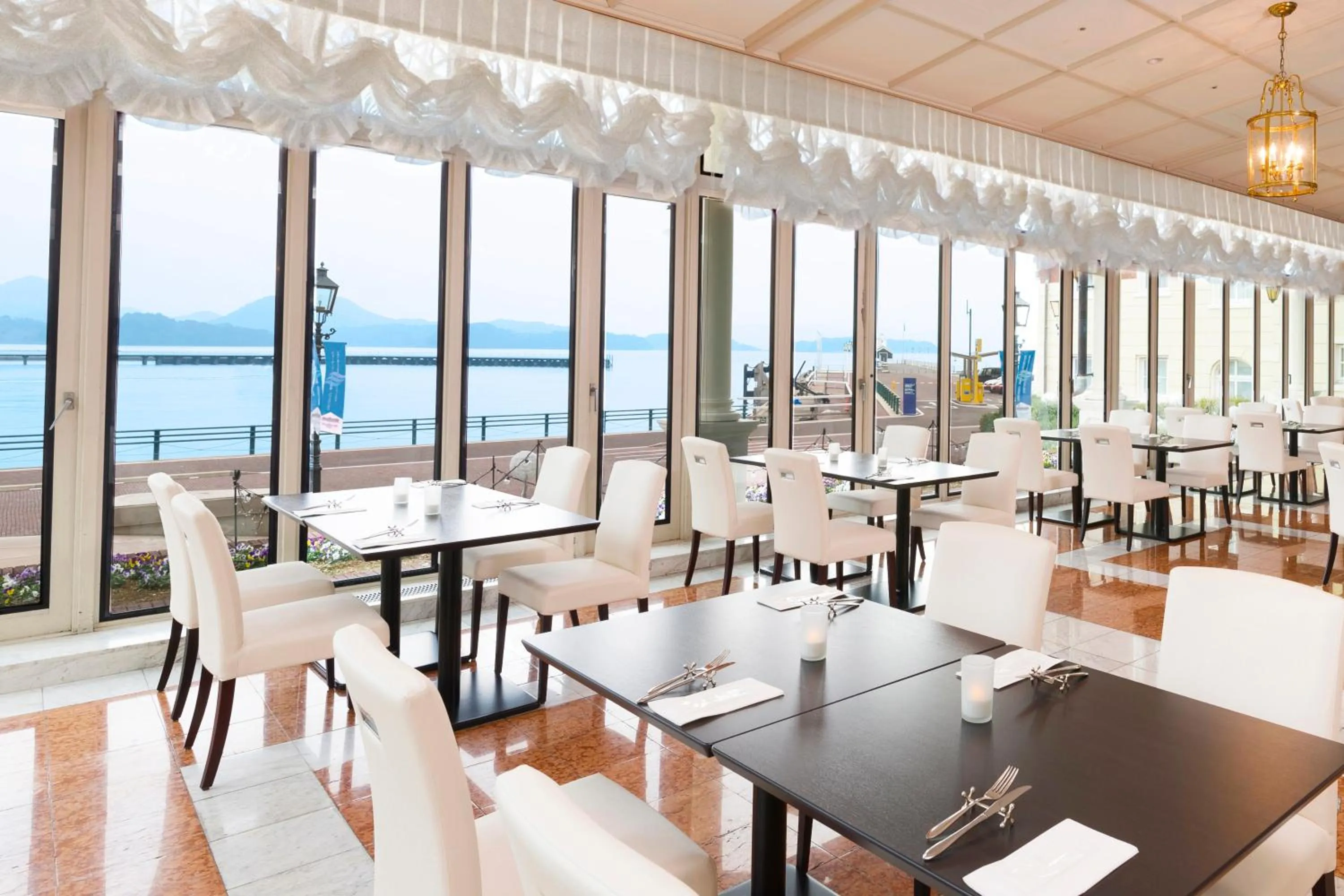 Restaurant/places to eat in Hotel Den Haag Huis Ten Bosch