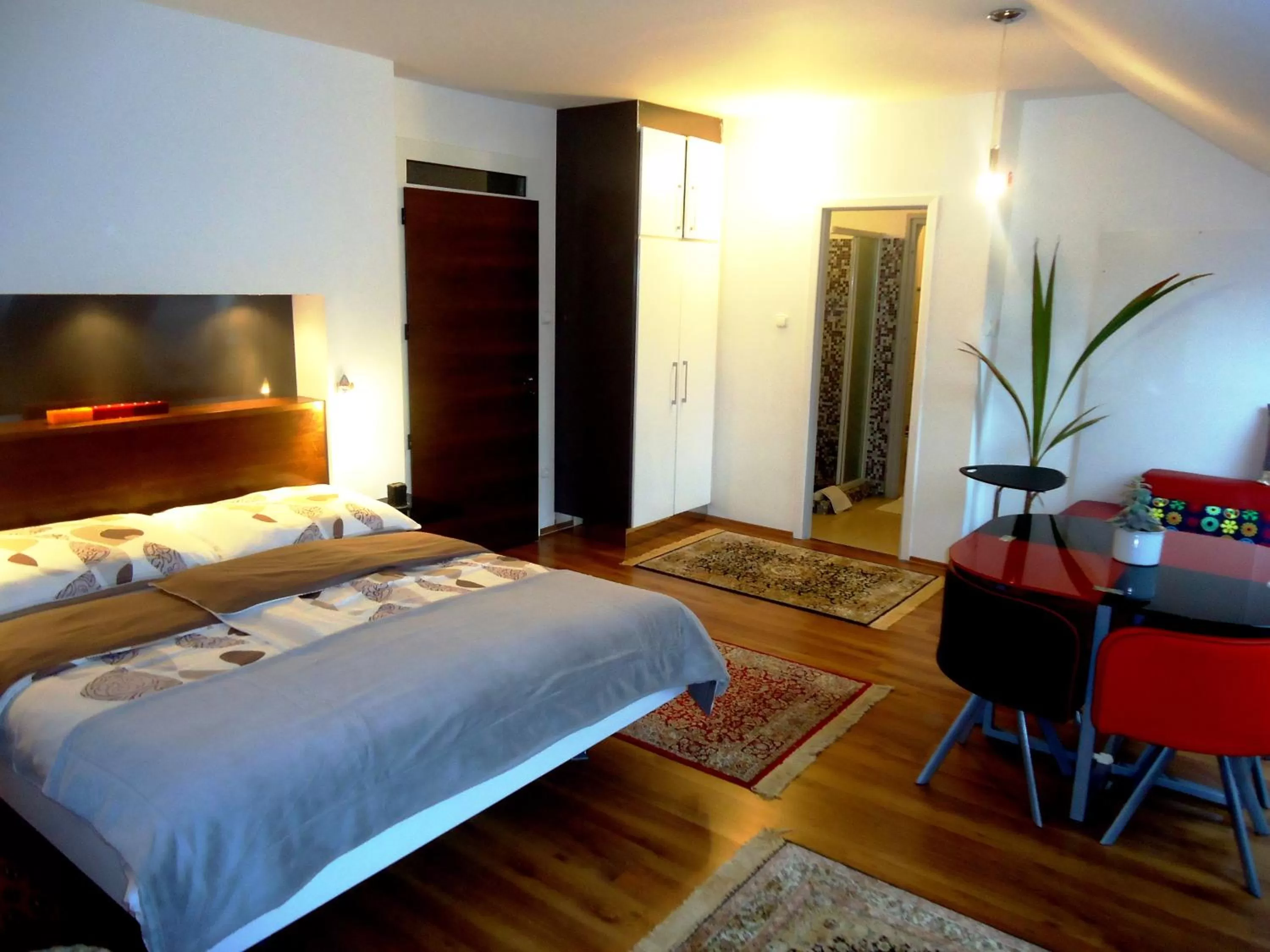 Photo of the whole room, Bed in Buda Panzió