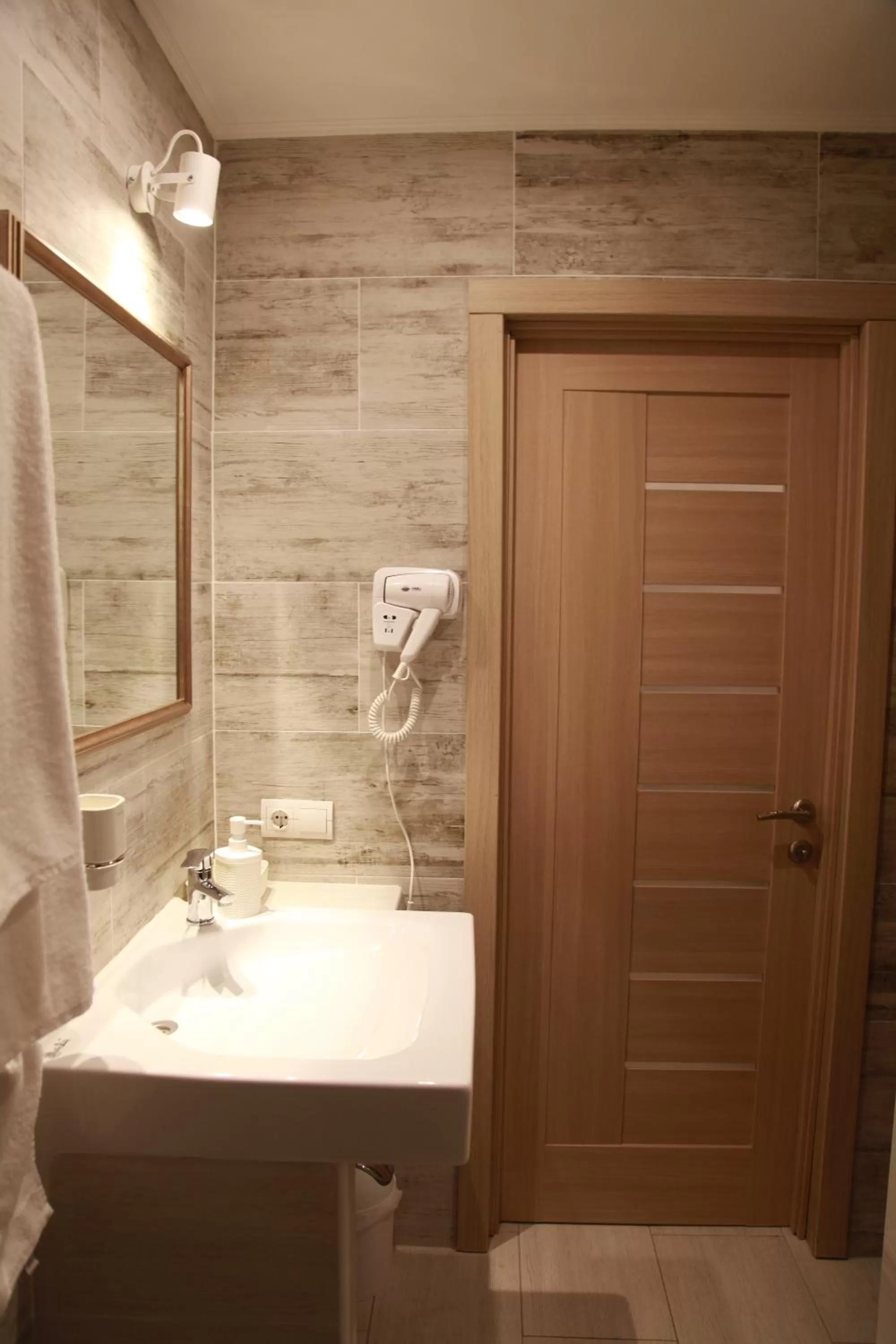 WINE & ROSE BOUTIQUE HOTEL