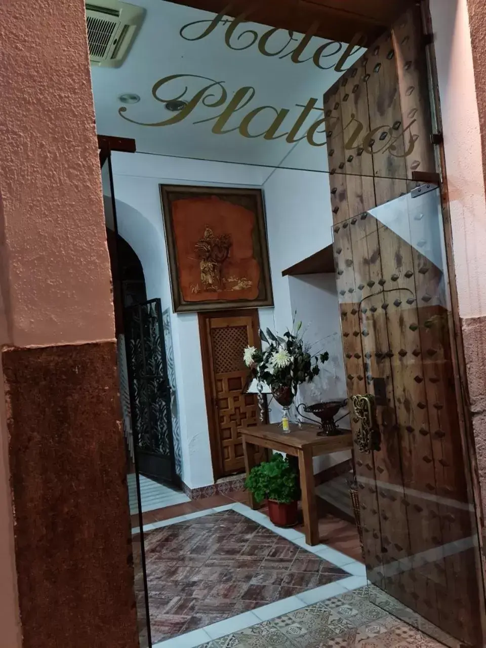 Restaurant/places to eat in Hotel Plateros