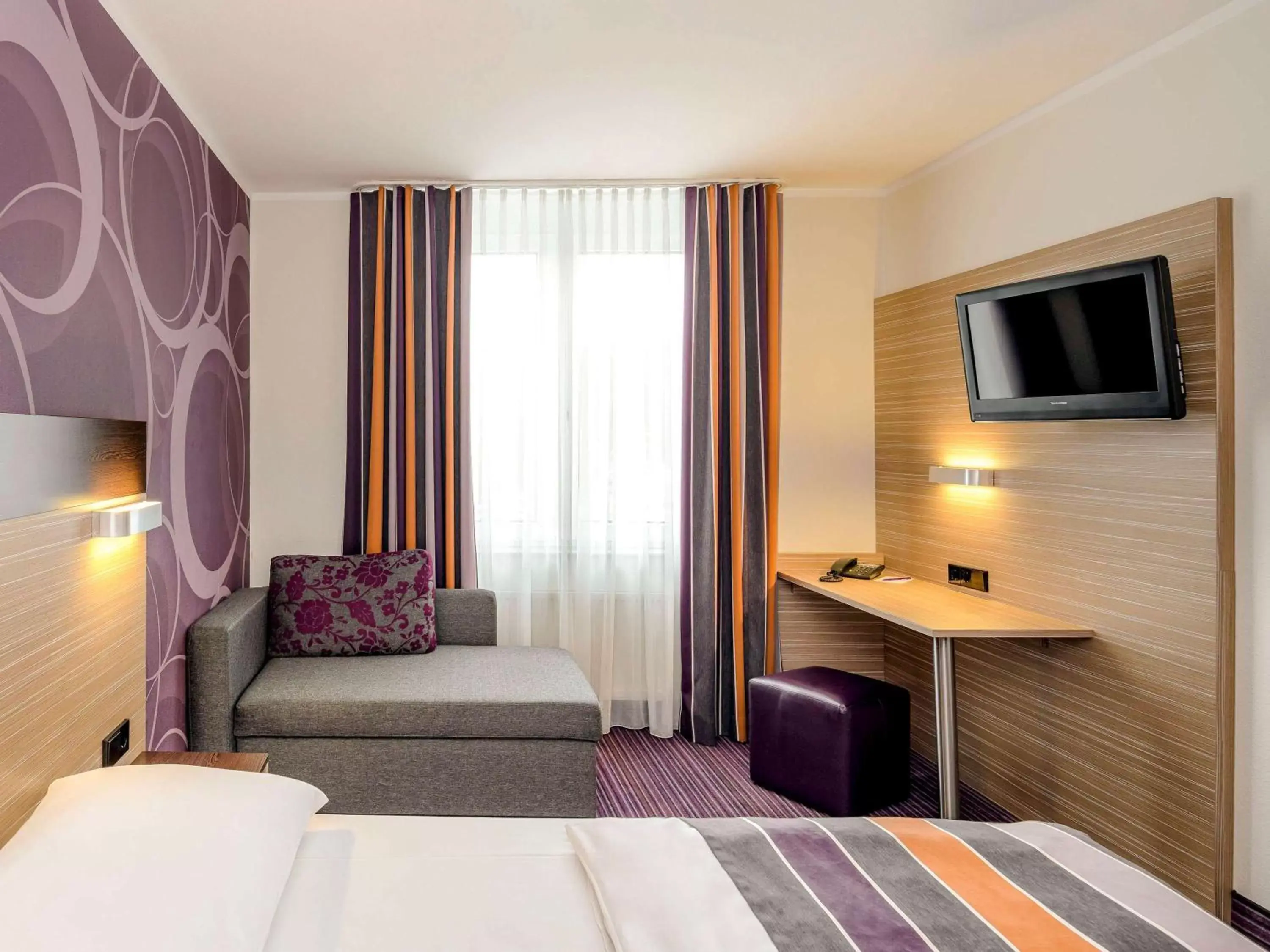 Photo of the whole room, Bed in Mercure Hotel Stuttgart Gerlingen