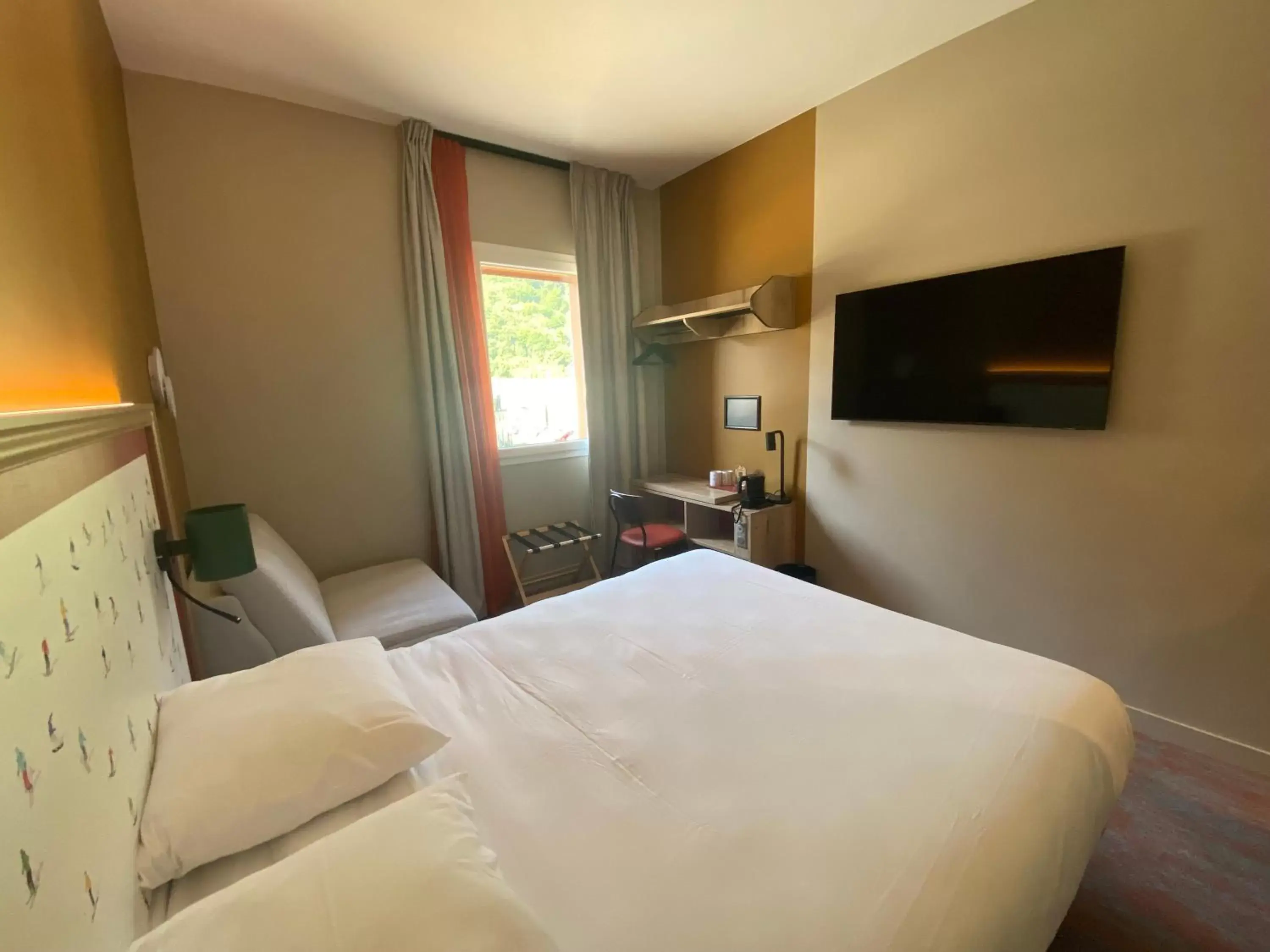 TV and multimedia, Bed in Best Western Hotel Coeur de Maurienne