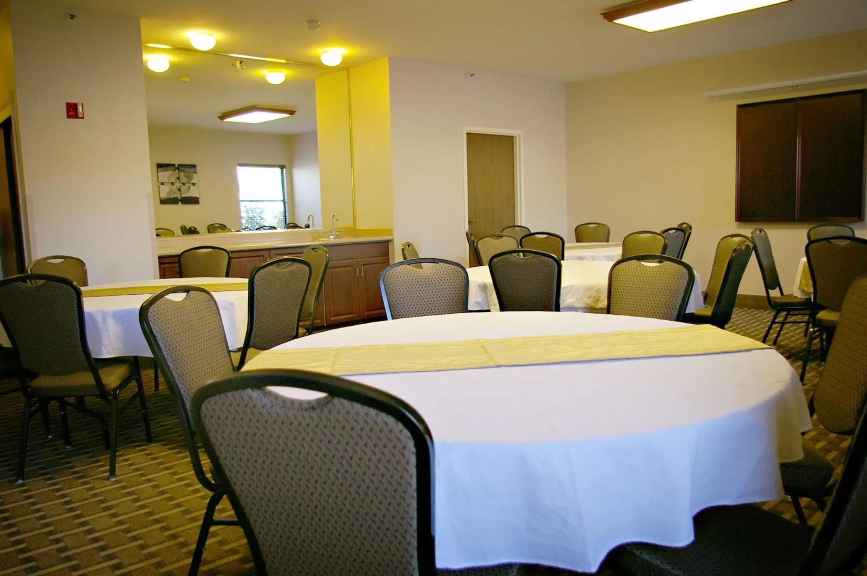 Meeting/conference room, Restaurant/Places to Eat in Hampton Inn St. George