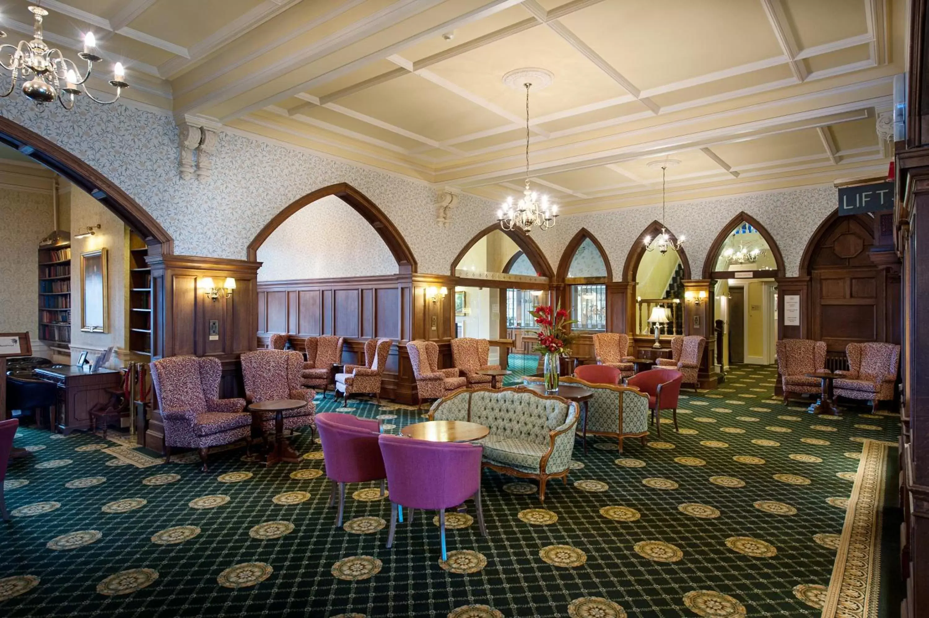 Lounge or bar, Seating Area in Hydro Hotel