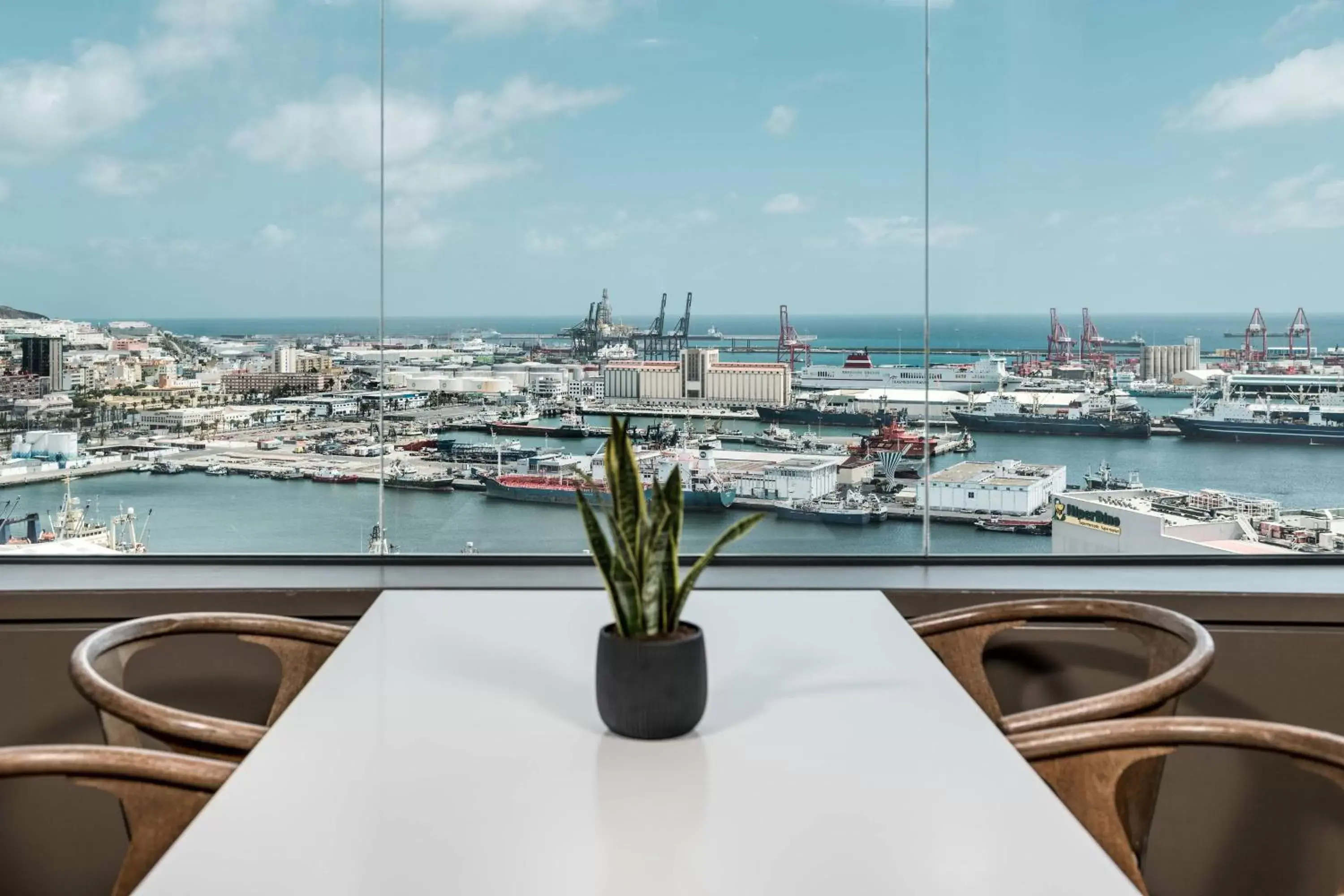 Lounge or bar in AC Hotel Gran Canaria by Marriott
