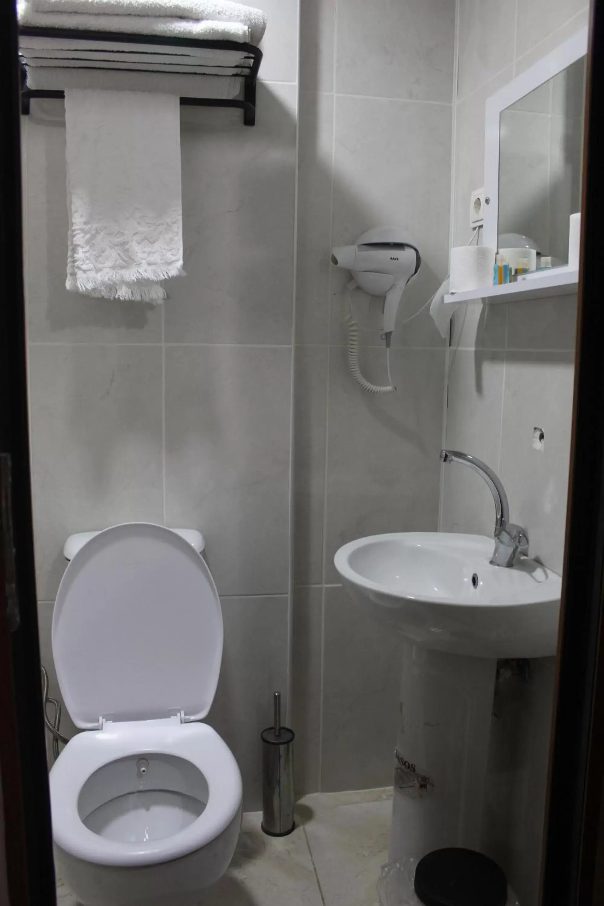 Single Room with Bathroom in KONAK HOTEL 2 Single Room with Bathroom in KONAK HOTEL 2