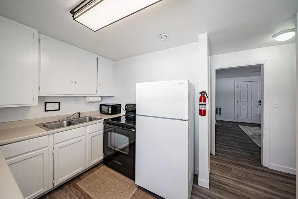 Kitchen or kitchenette, Kitchen/Kitchenette in Suites of Lava Hot Springs