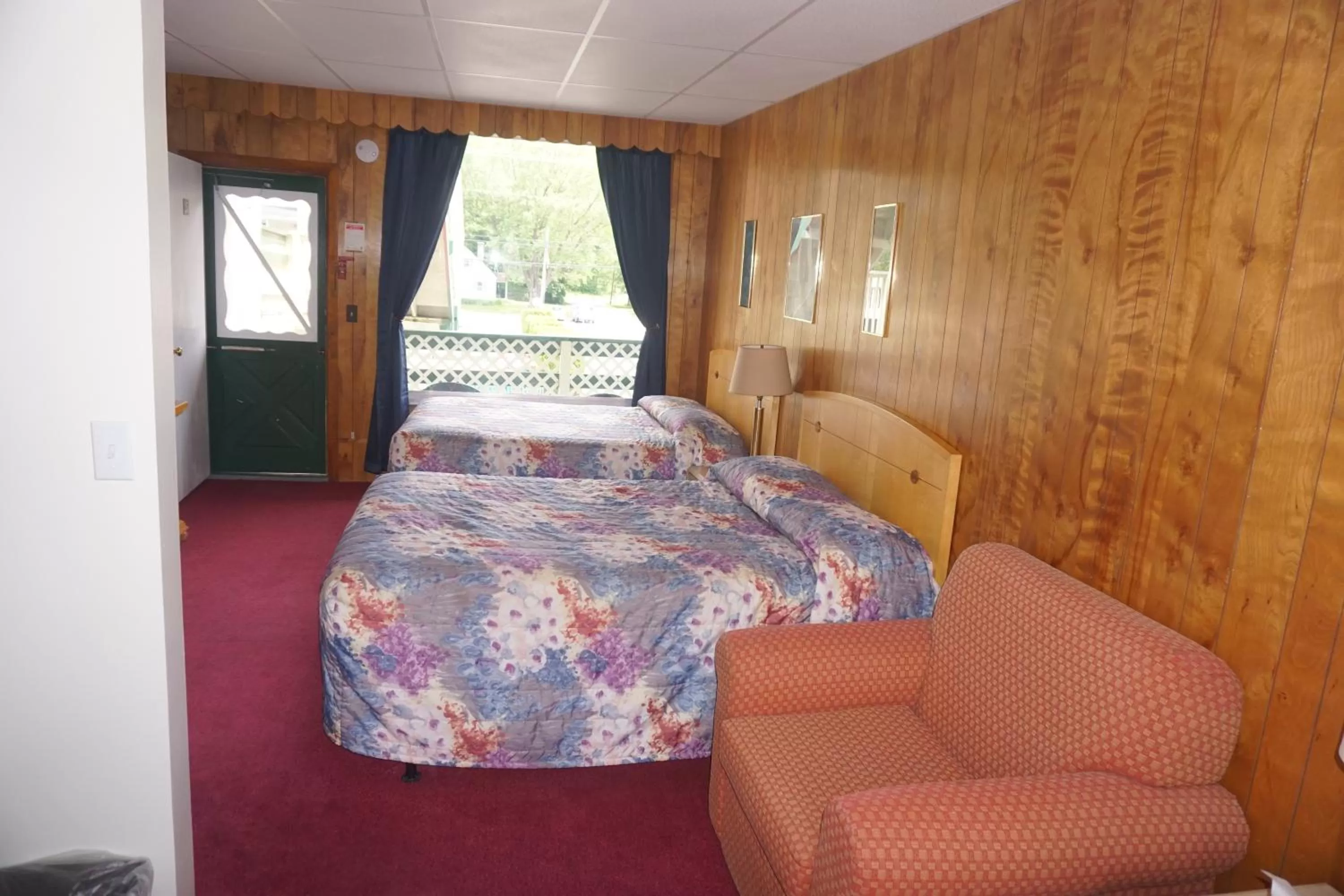 Bed in Northern Peaks Motor Inn
