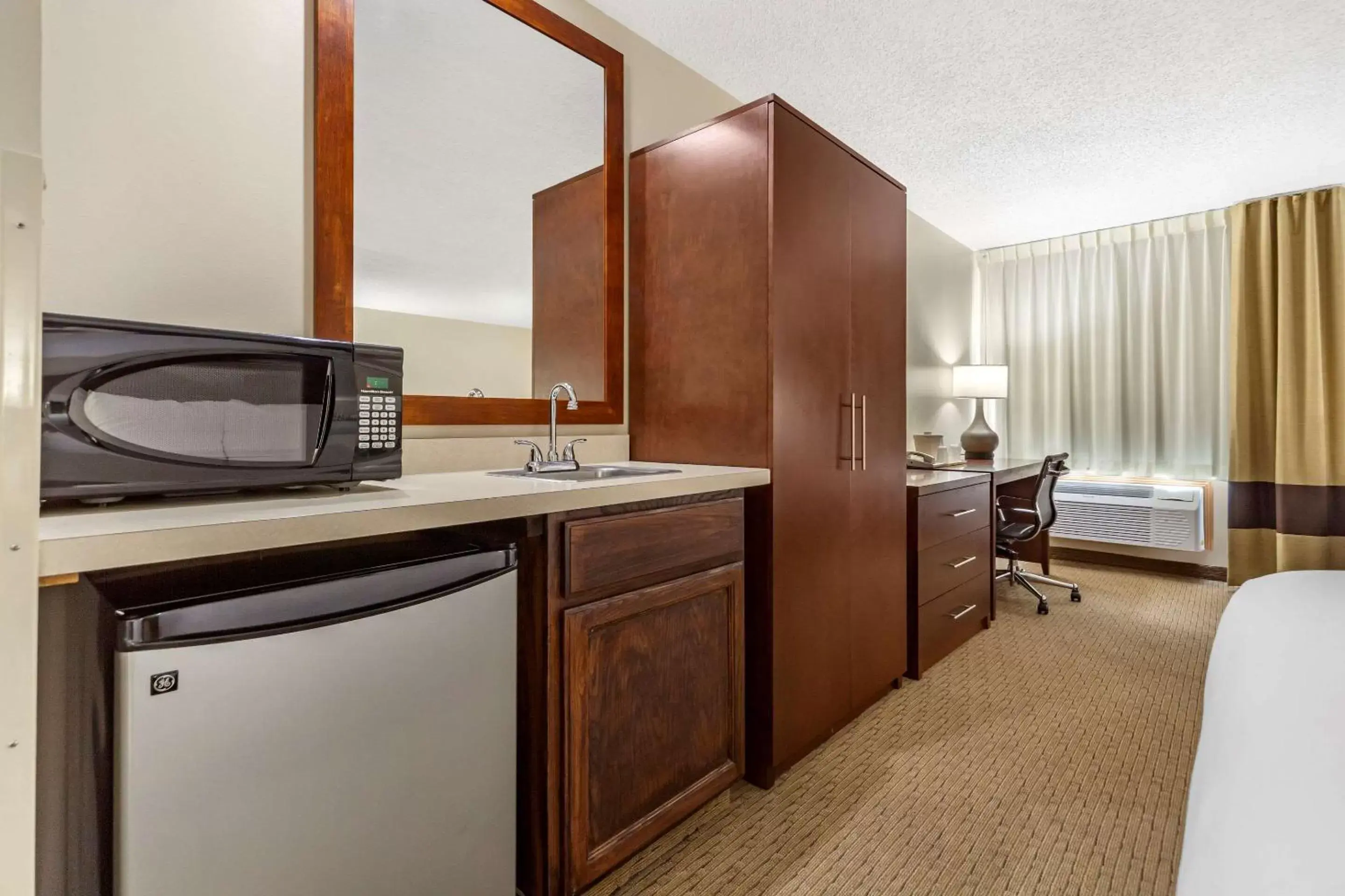 Photo of the whole room, TV/Entertainment Center in Comfort Inn Valentine