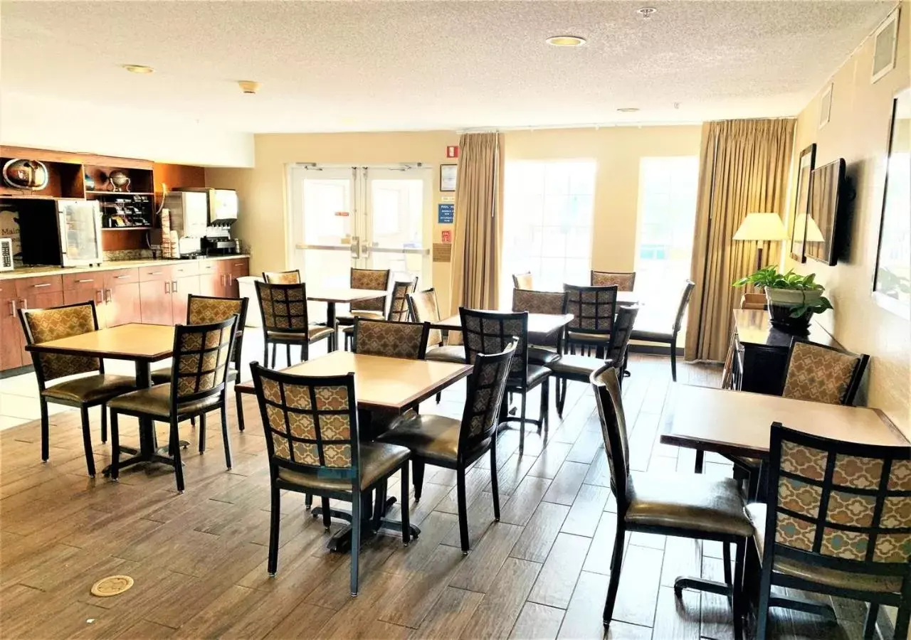 Seating area, Restaurant/Places to Eat in MainStay Suites Brentwood-Nashville