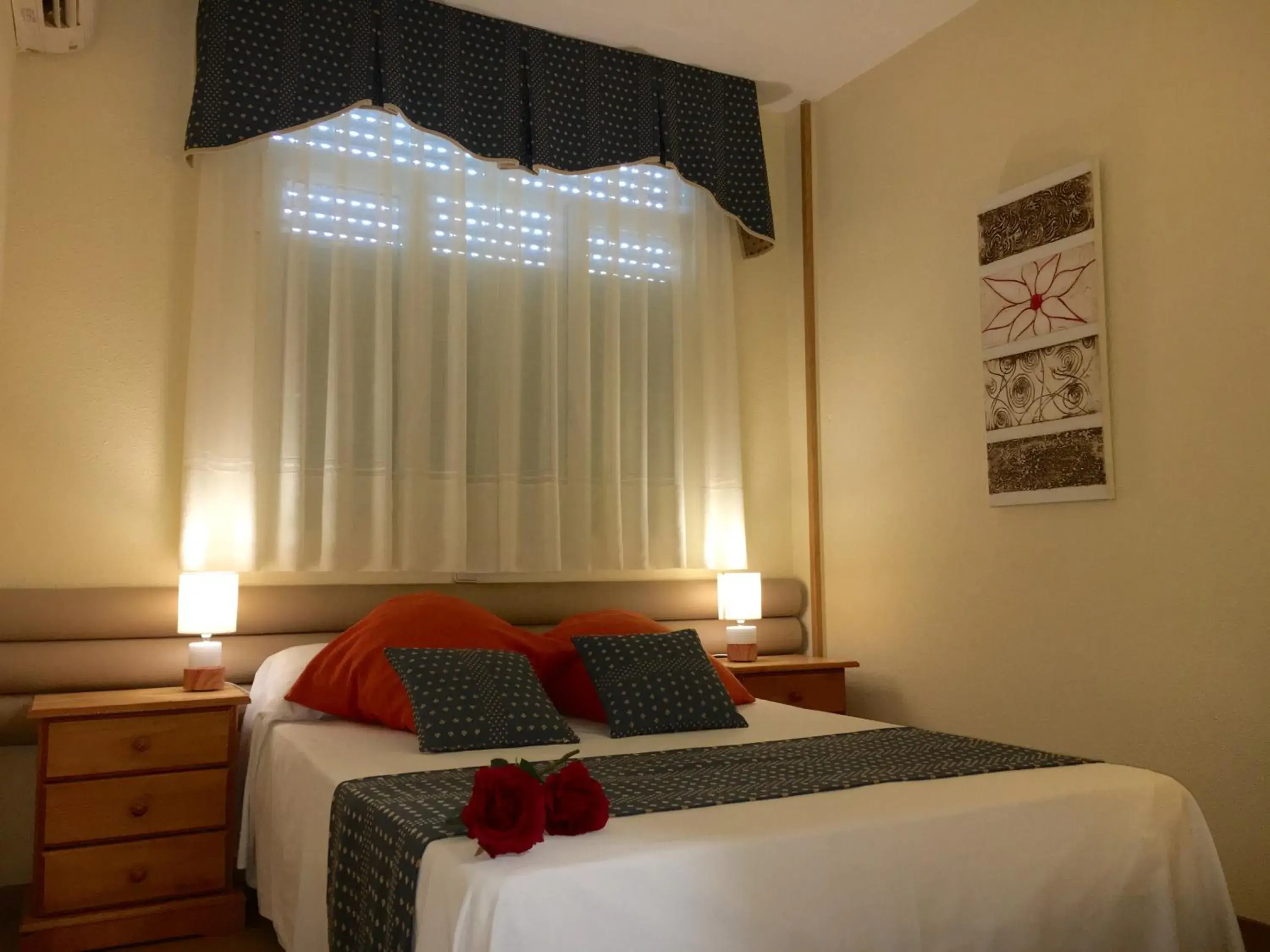 Bedroom, Room Photo in Hotel Cuatro Caños