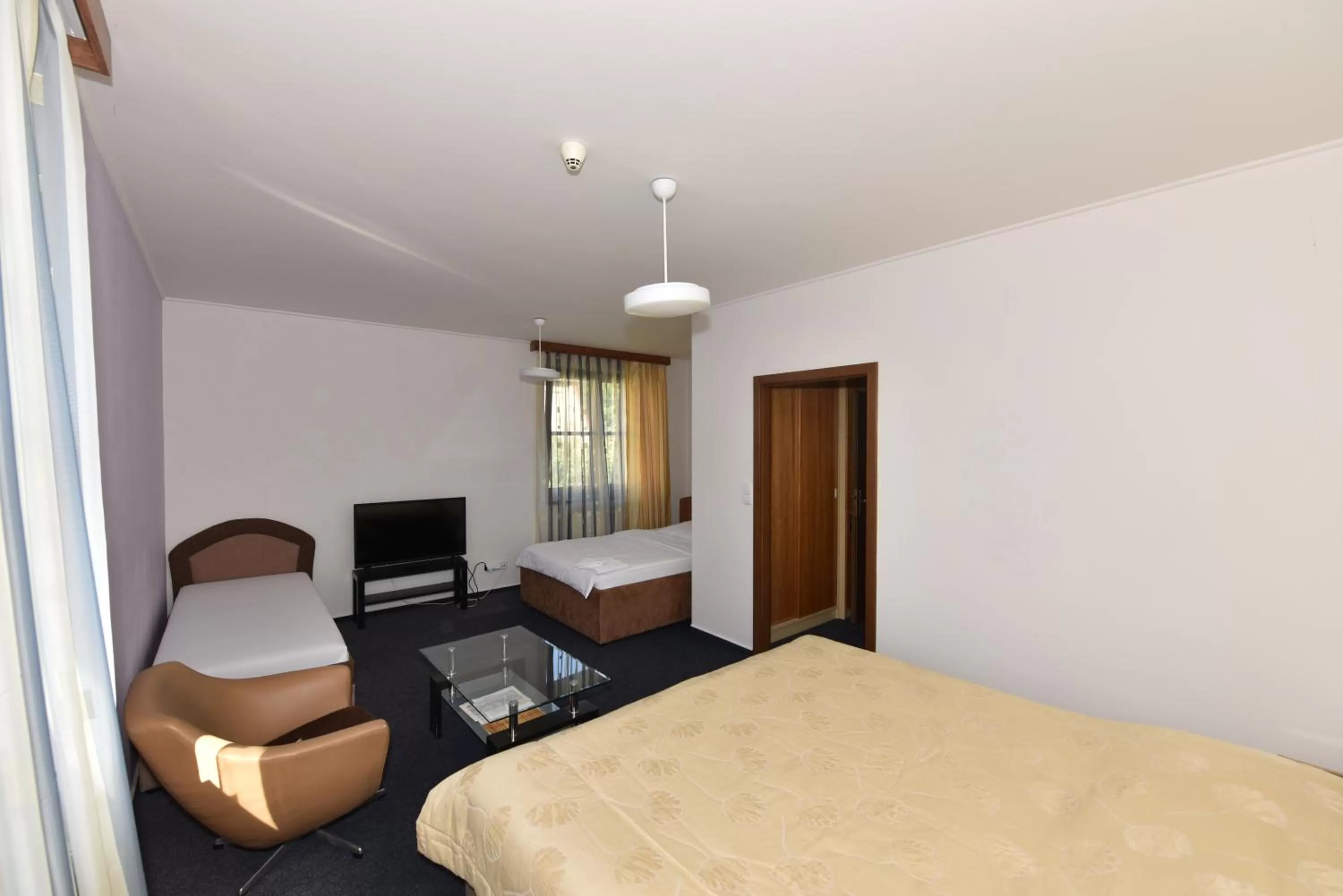 Shower, Bed in Hotel Trilobit