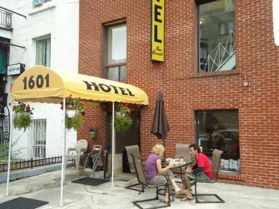 Facade/entrance in Hotel Bon Accueil