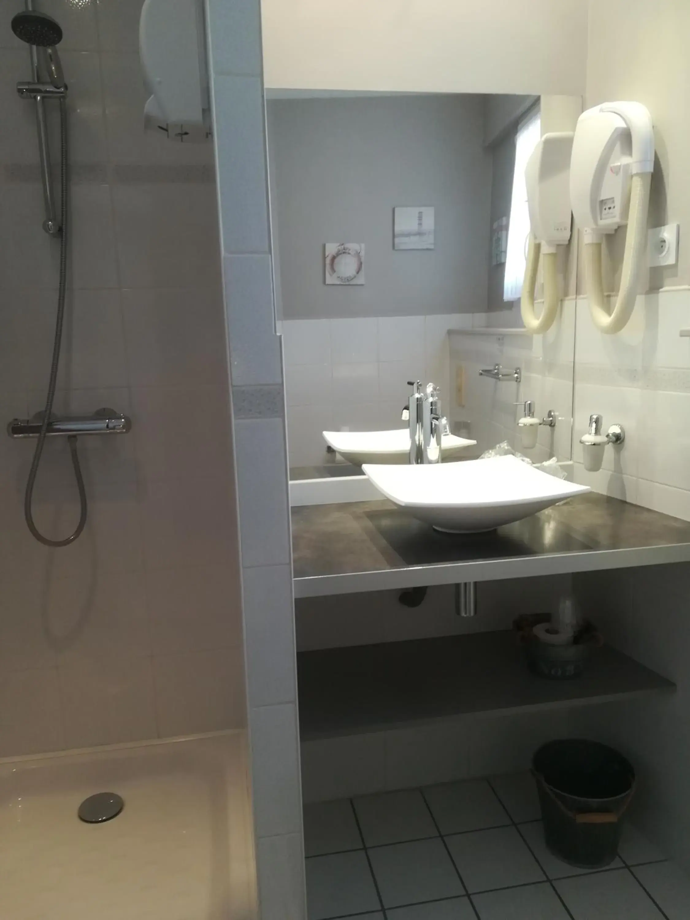 Bathroom in France Hôtel