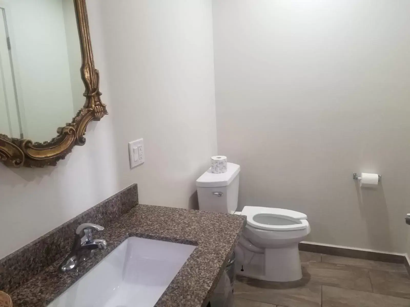 Bathroom in Palm Motel