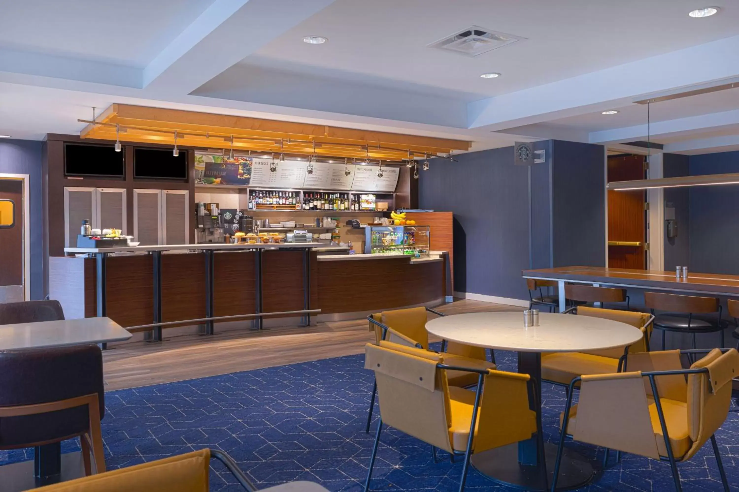Restaurant/places to eat, Lounge/Bar in Courtyard by Marriott Portland Southeast/Clackamas