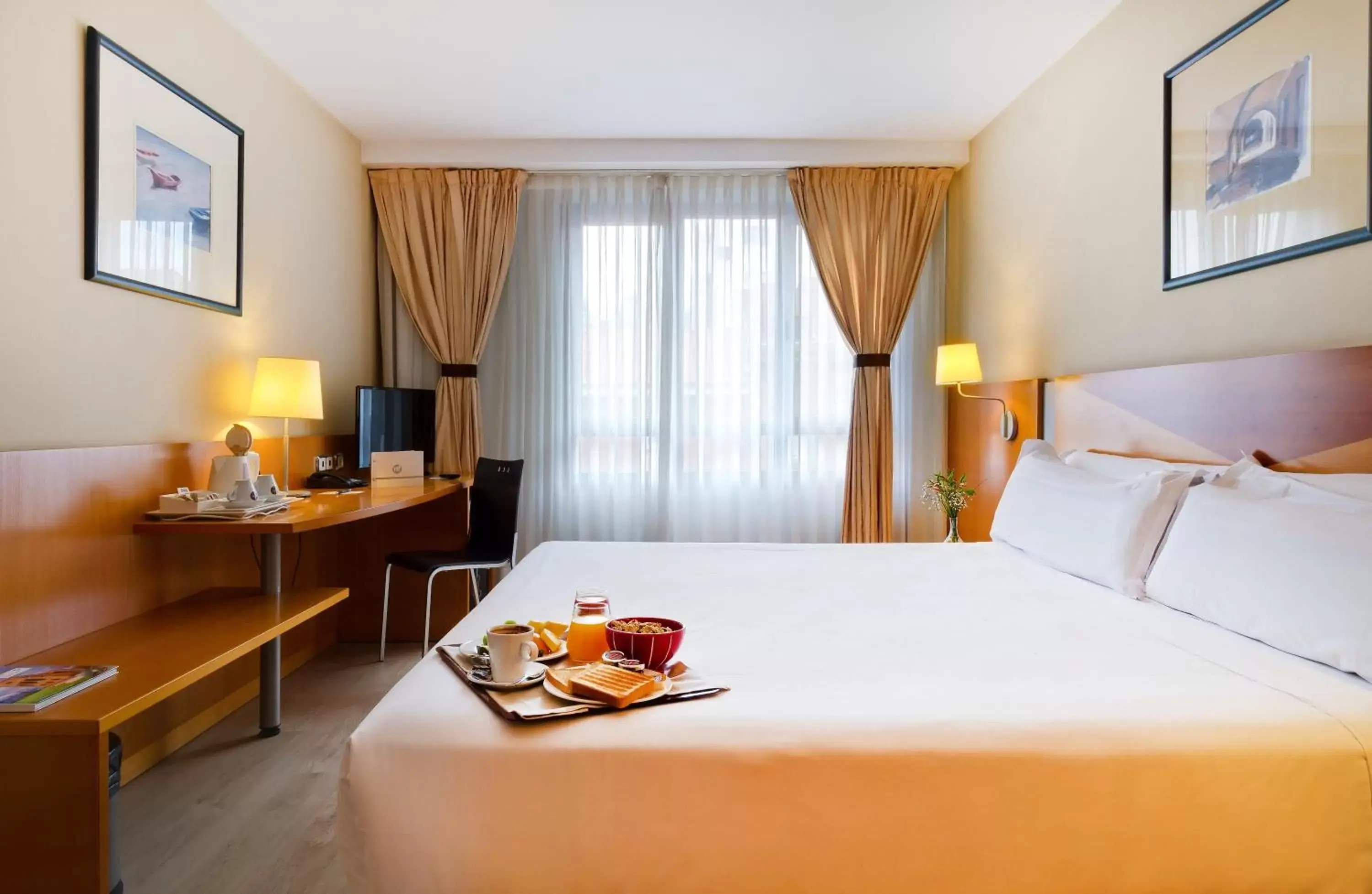 Bedroom, Bed in Oca Villa de Avilés Hotel Bedroom, Bed in Oca Villa de Avilés Hotel