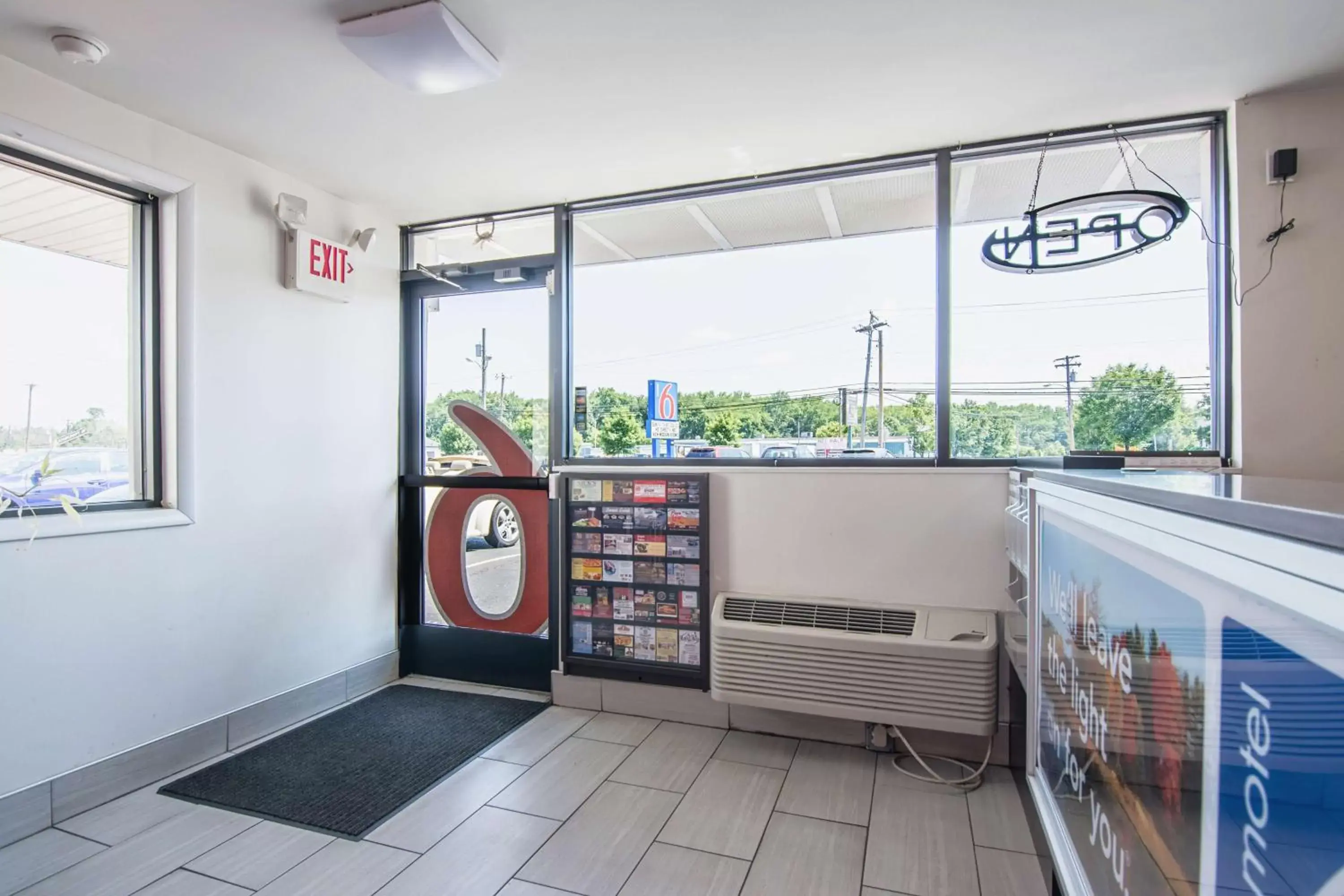 Lobby or reception in Motel 6-Glassboro, NJ - Rowan University