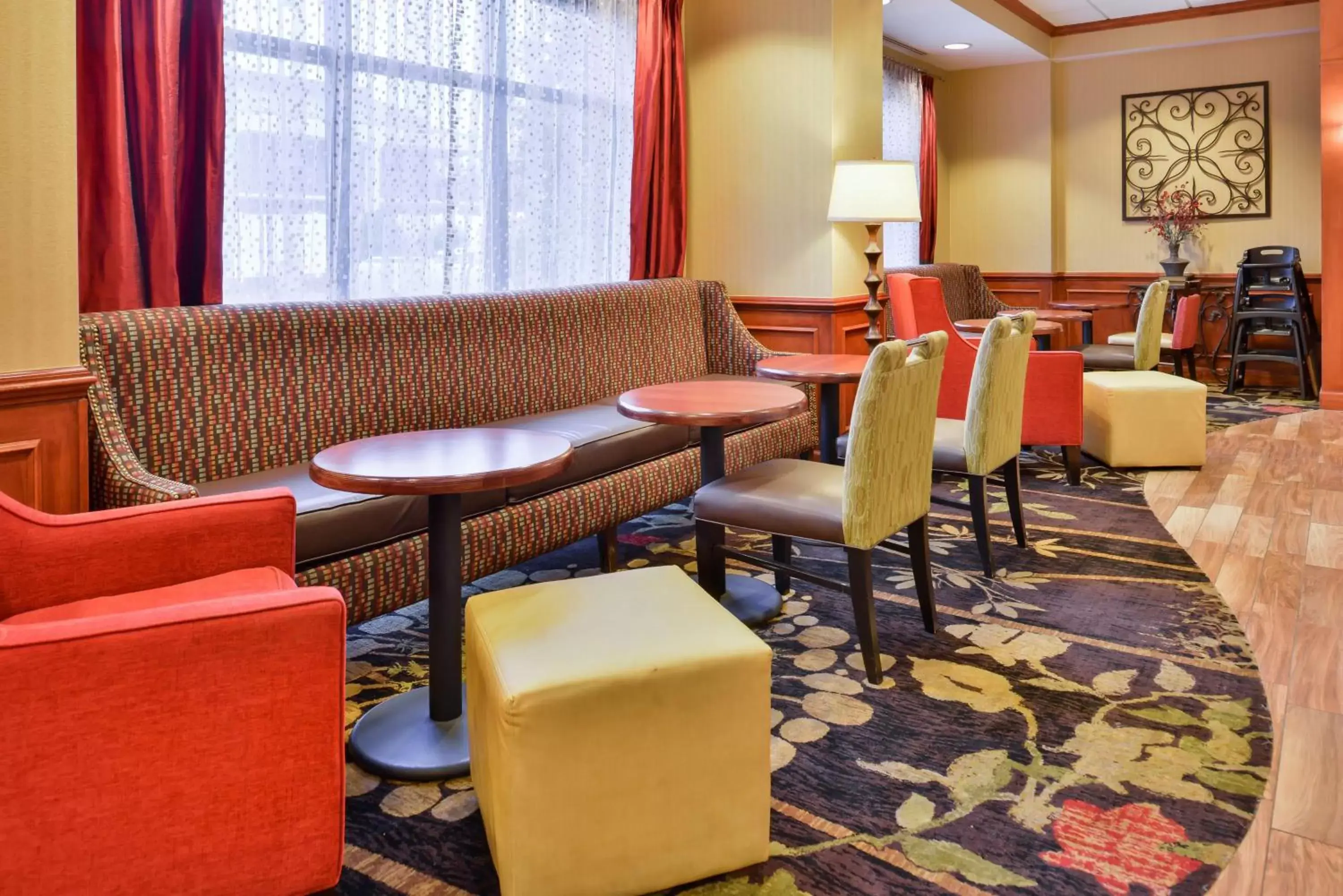 Lobby or reception, Restaurant/Places to Eat in Hampton Inn Emporia