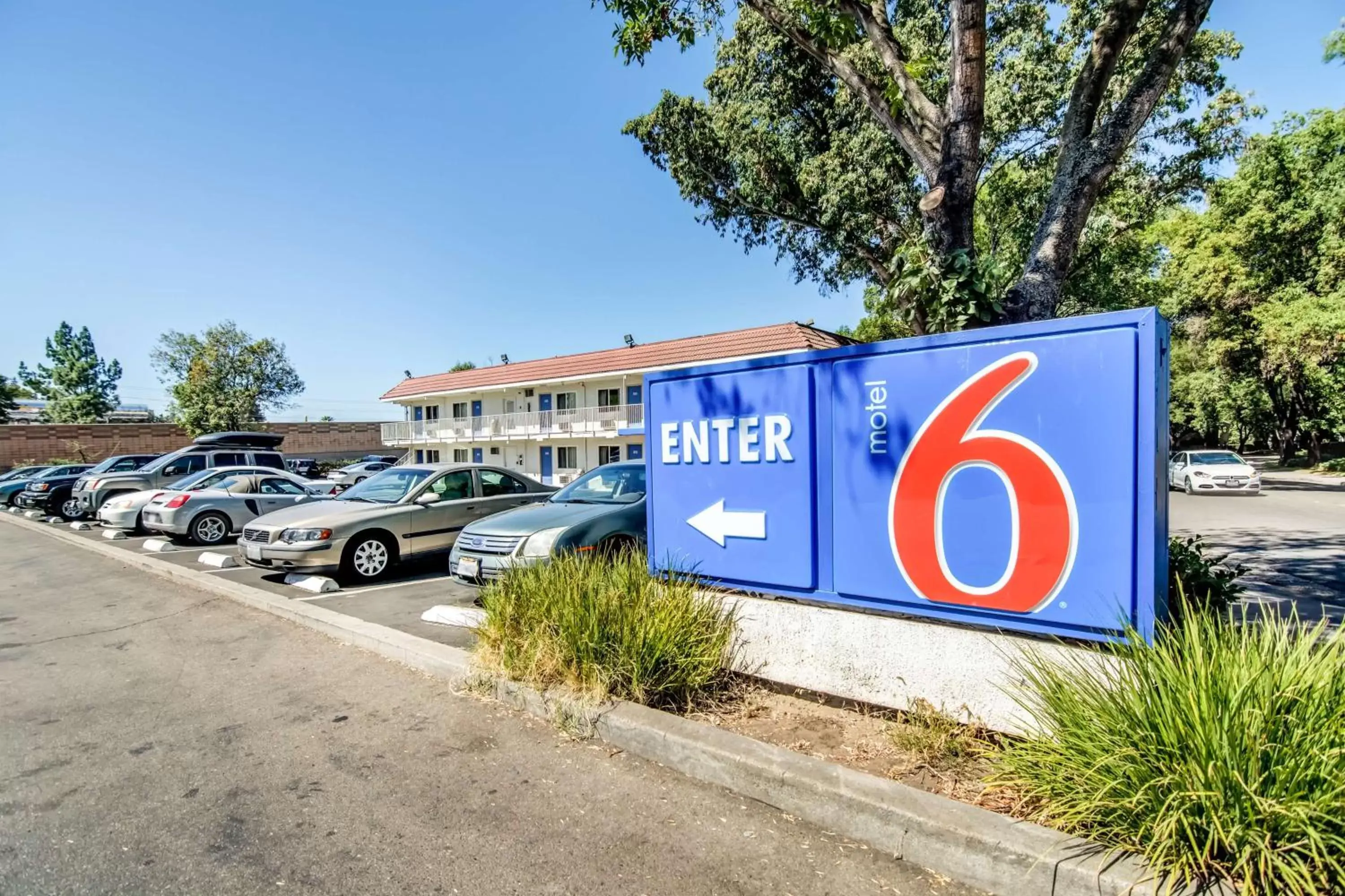 Property Building in Motel 6-Stockton, CA - North