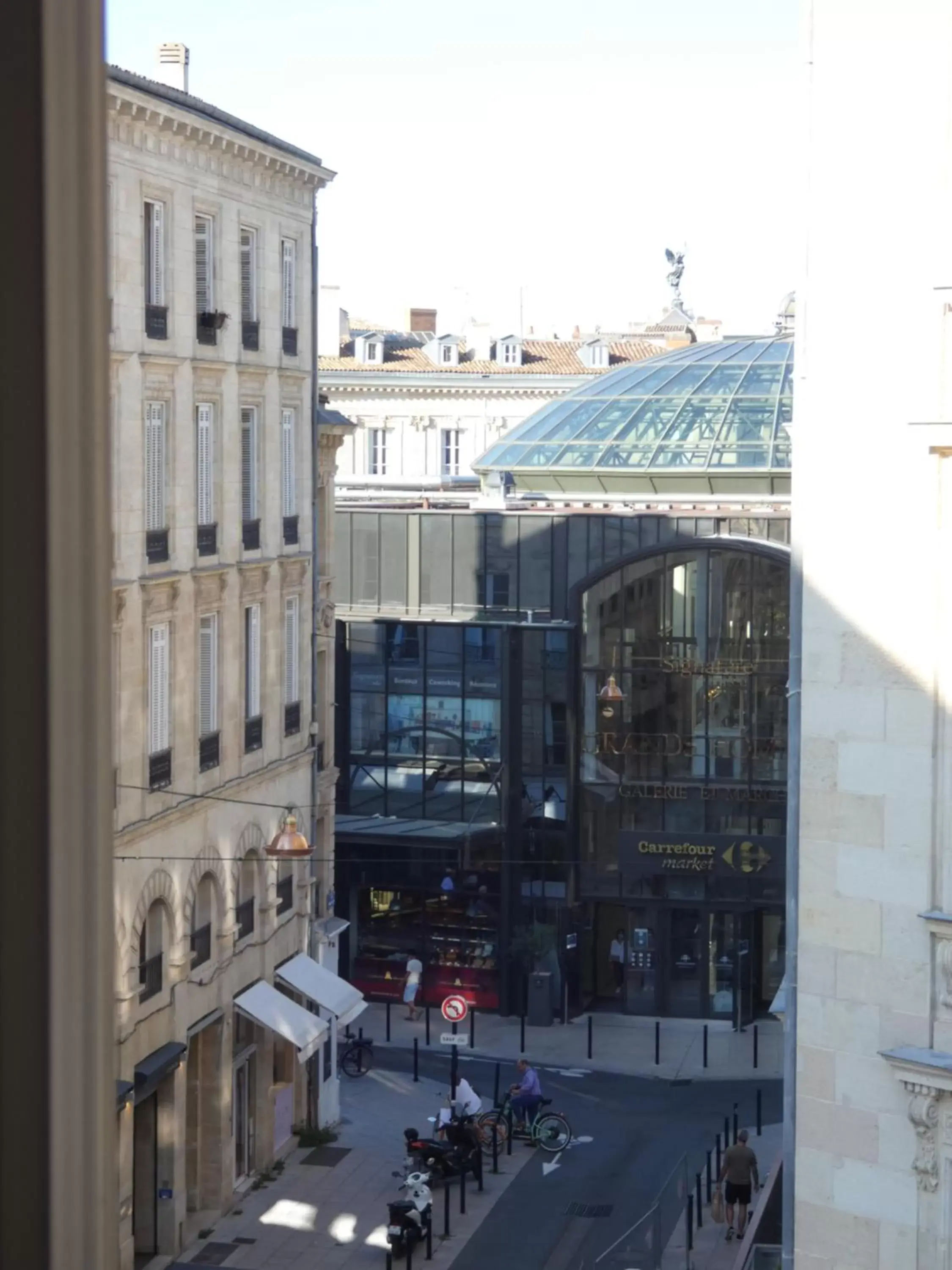 Nearby landmark in Brit Hotel Des Grands Hommes - Bordeaux Centre