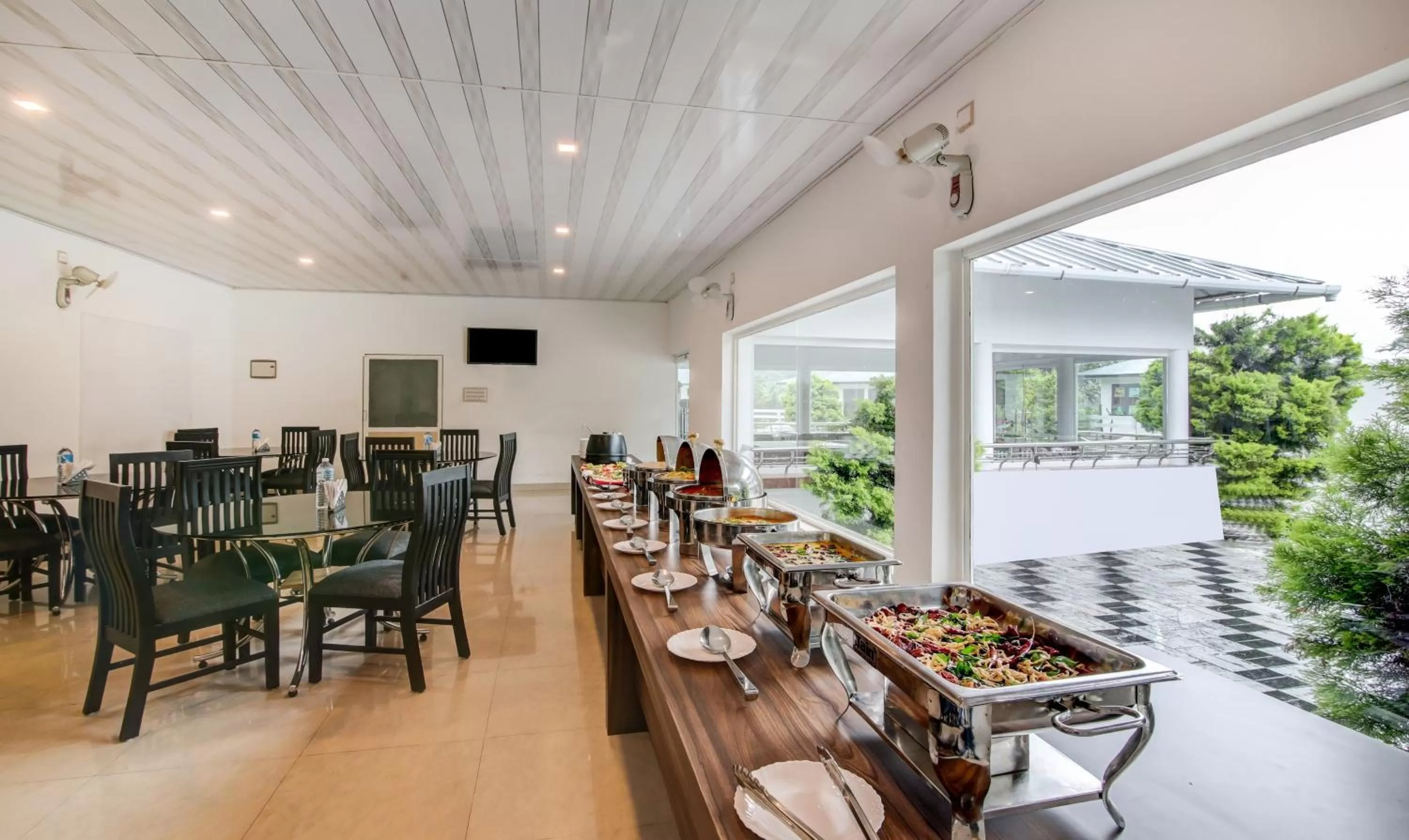 Restaurant/places to eat in Misty Garden Resort and SPA