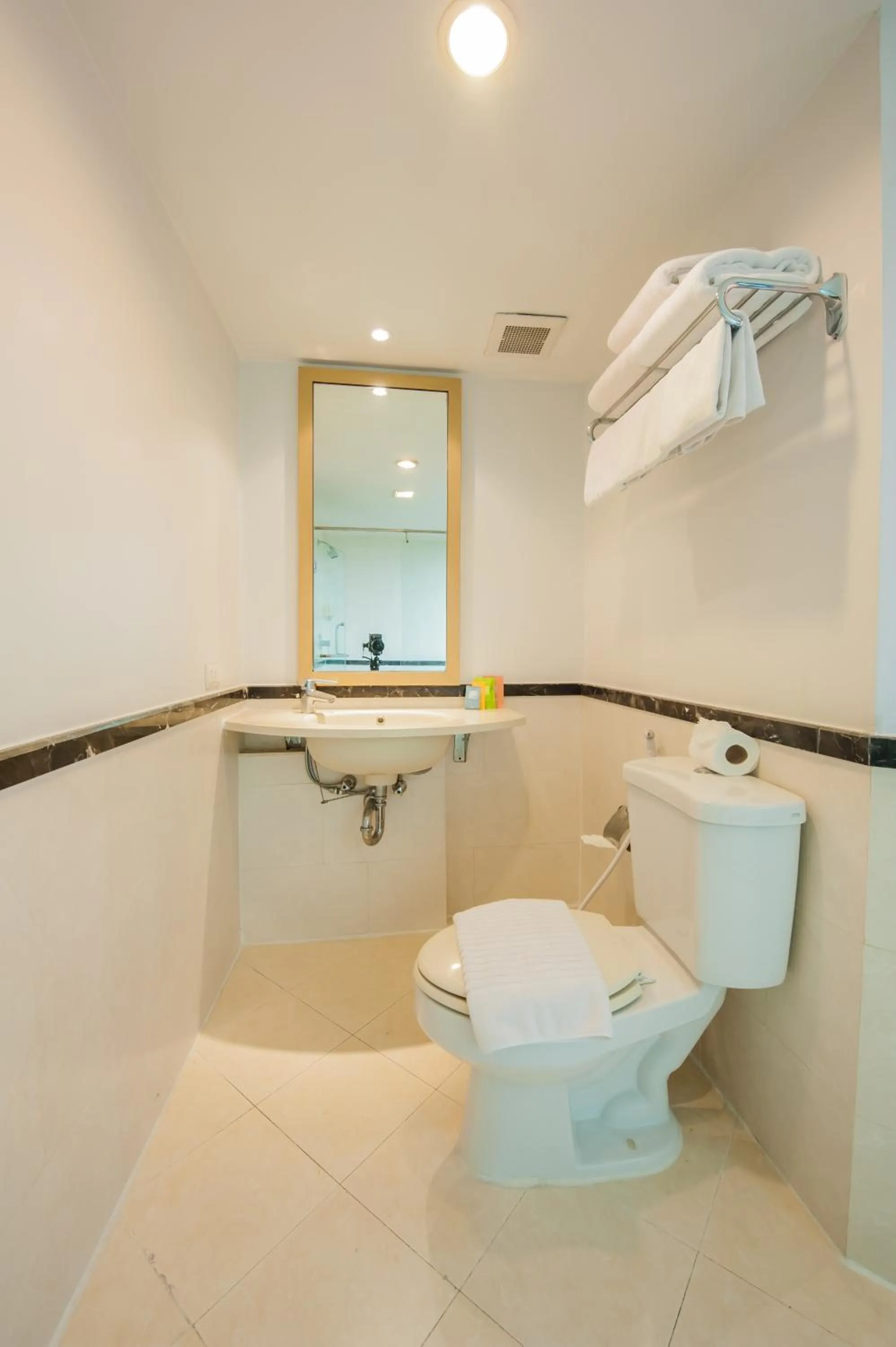 Shower in The Seasons Bangkok Huamark