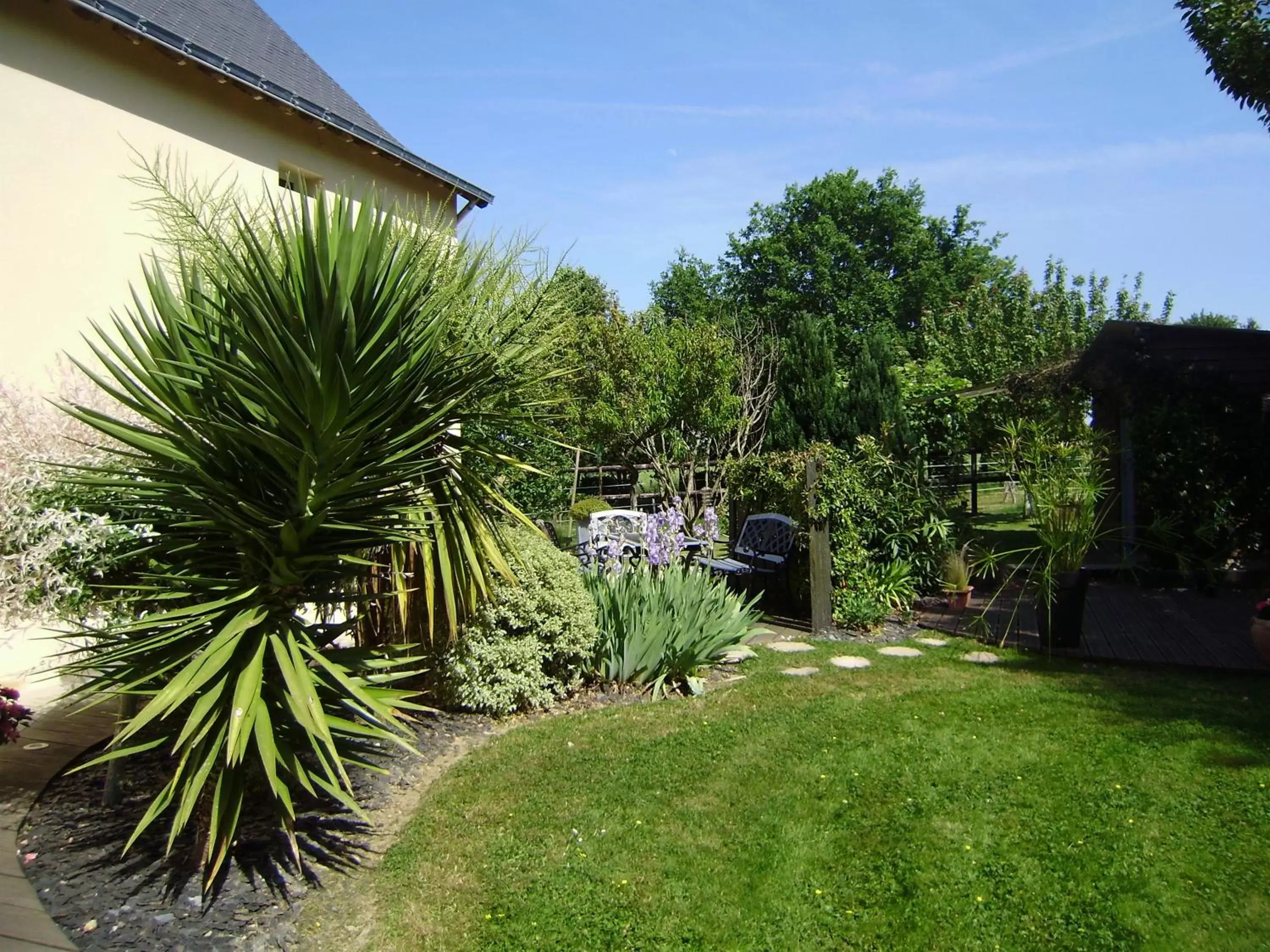 Garden in Chambres d'hôtes Mauvierges