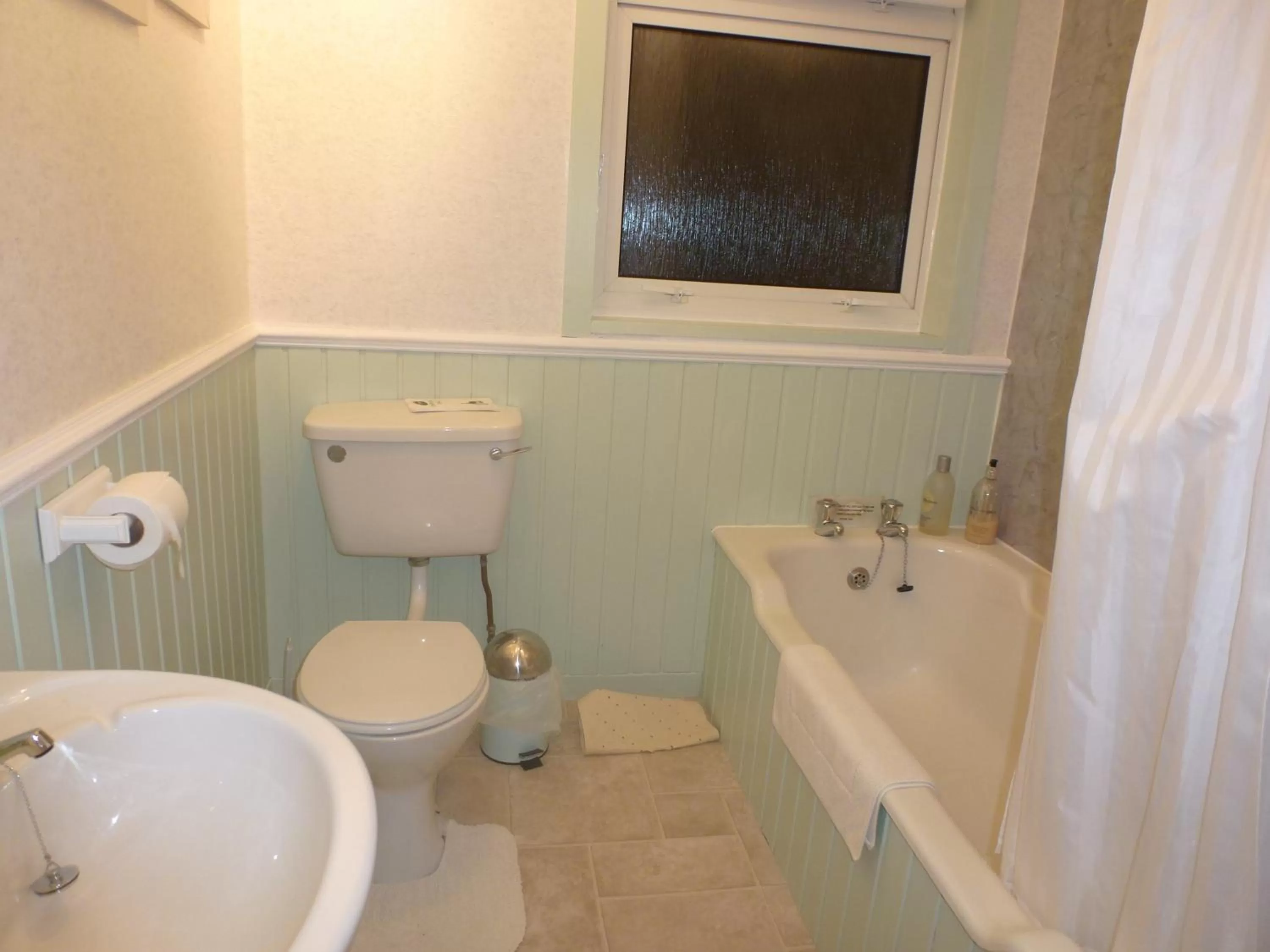 Bathroom in Don Muir Guesthouse