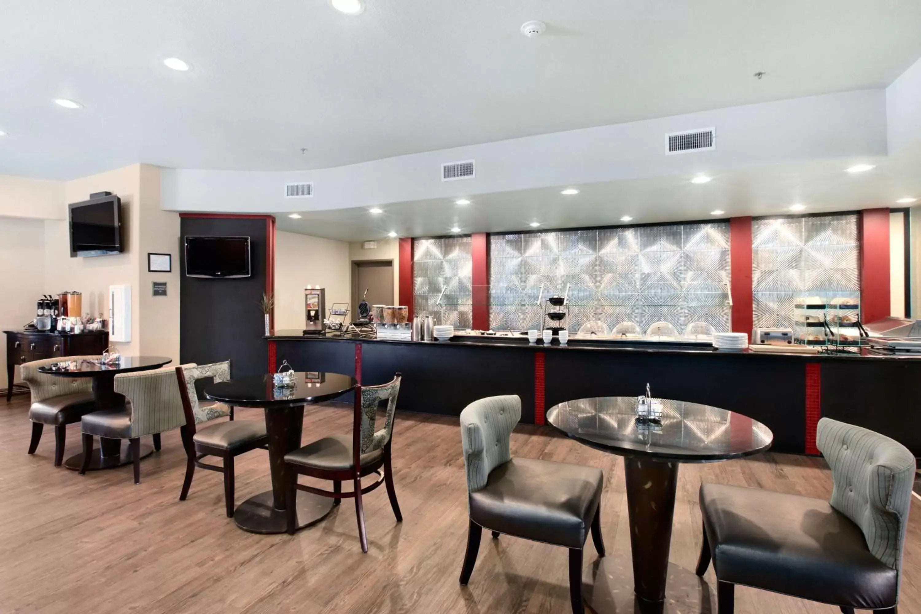 Restaurant/Places to Eat in Best Western Premier Crown Chase Inn & Suites