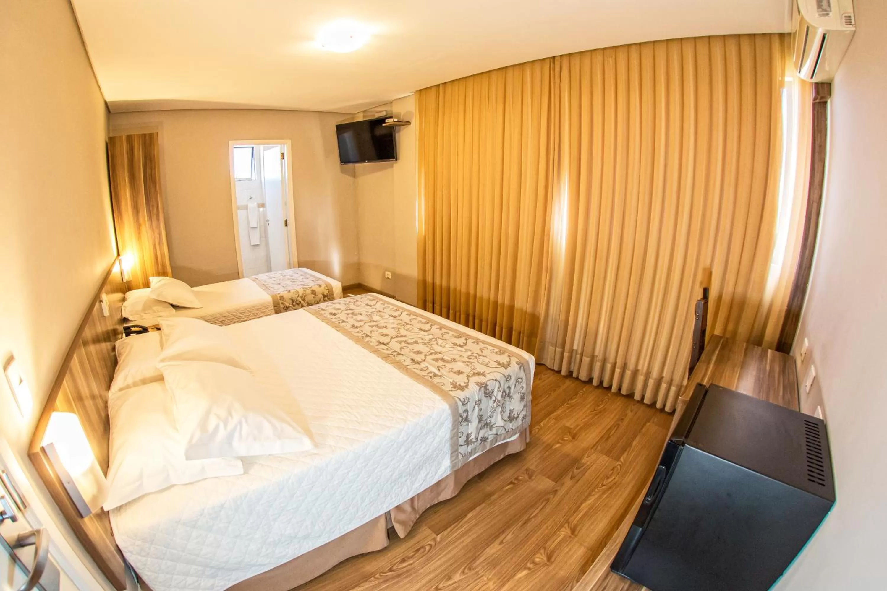 Economy Triple Room in Hotel Campo Largo Comfort