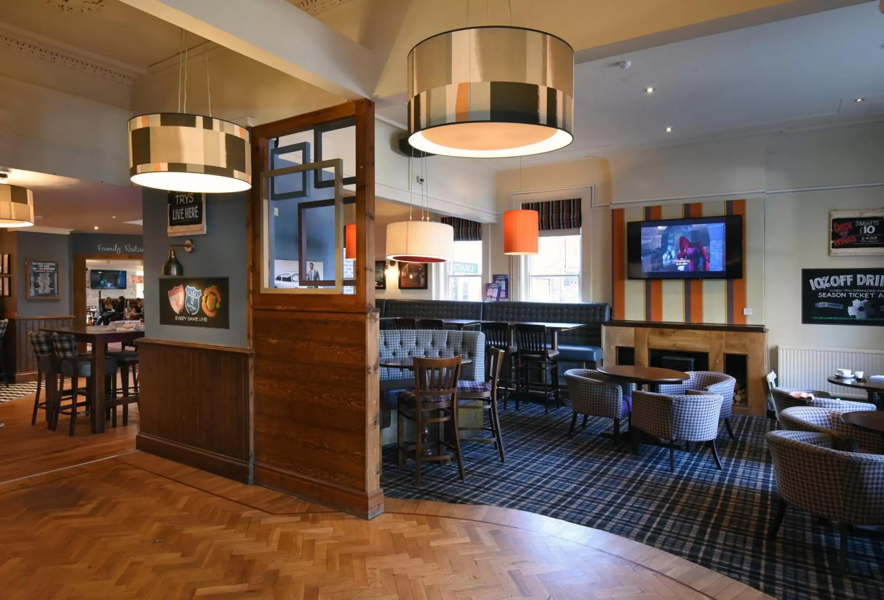 Food and drinks, Lounge/Bar in Oaklands by Greene King Inns