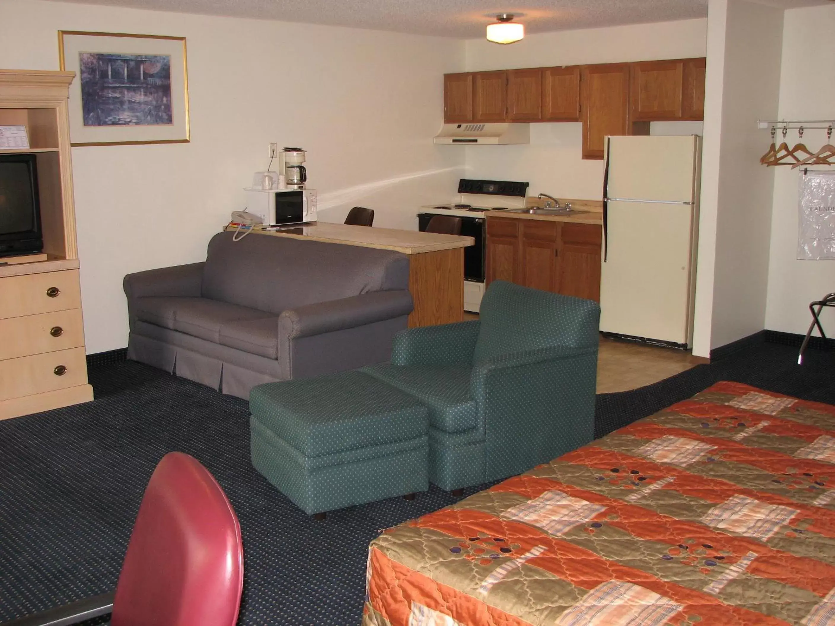 Seating Area in Canterbury Inn & Suites