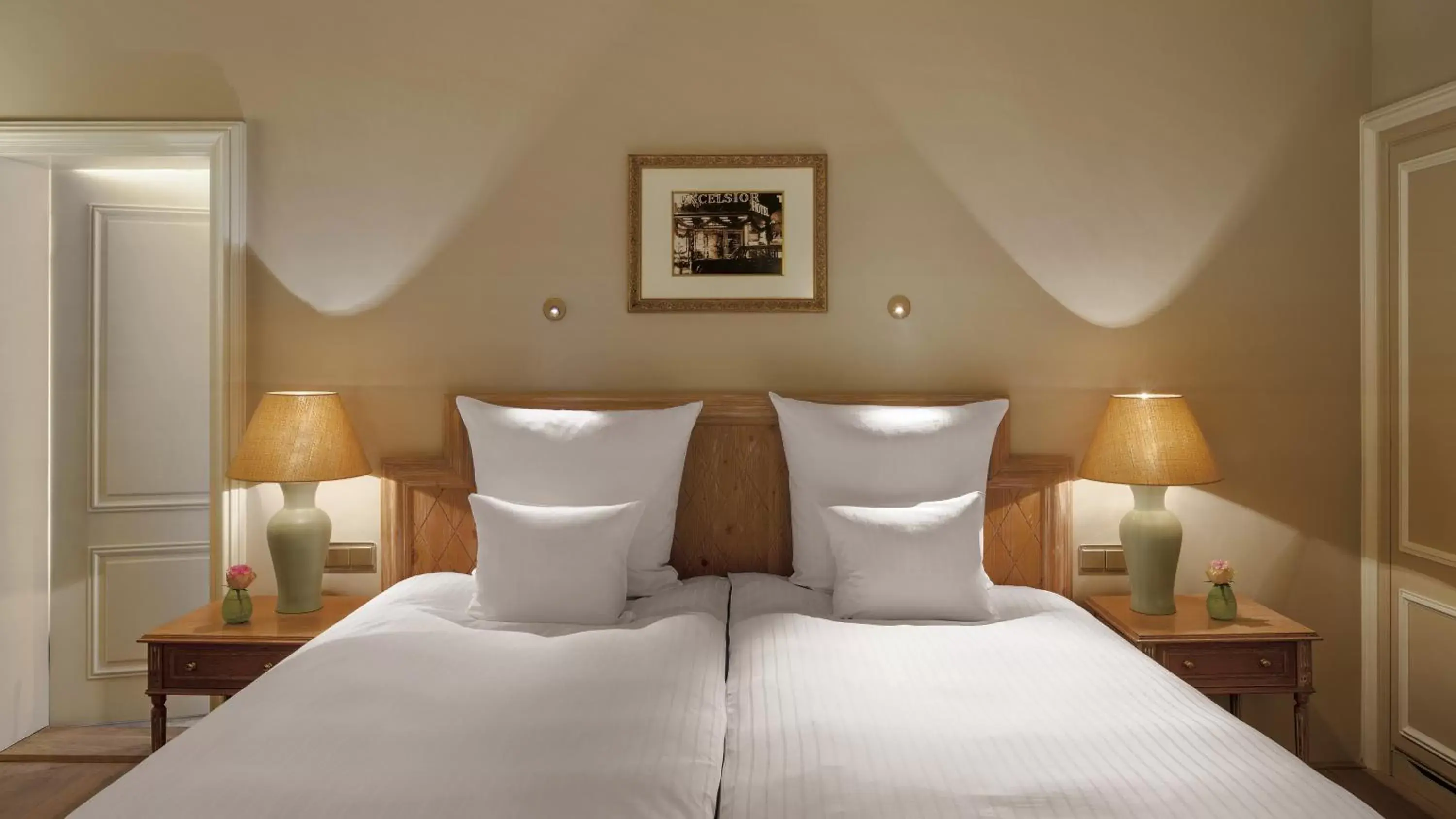 Photo of the whole room, Bed in Excelsior by Geisel Photo of the whole room, Bed in Excelsior by Geisel