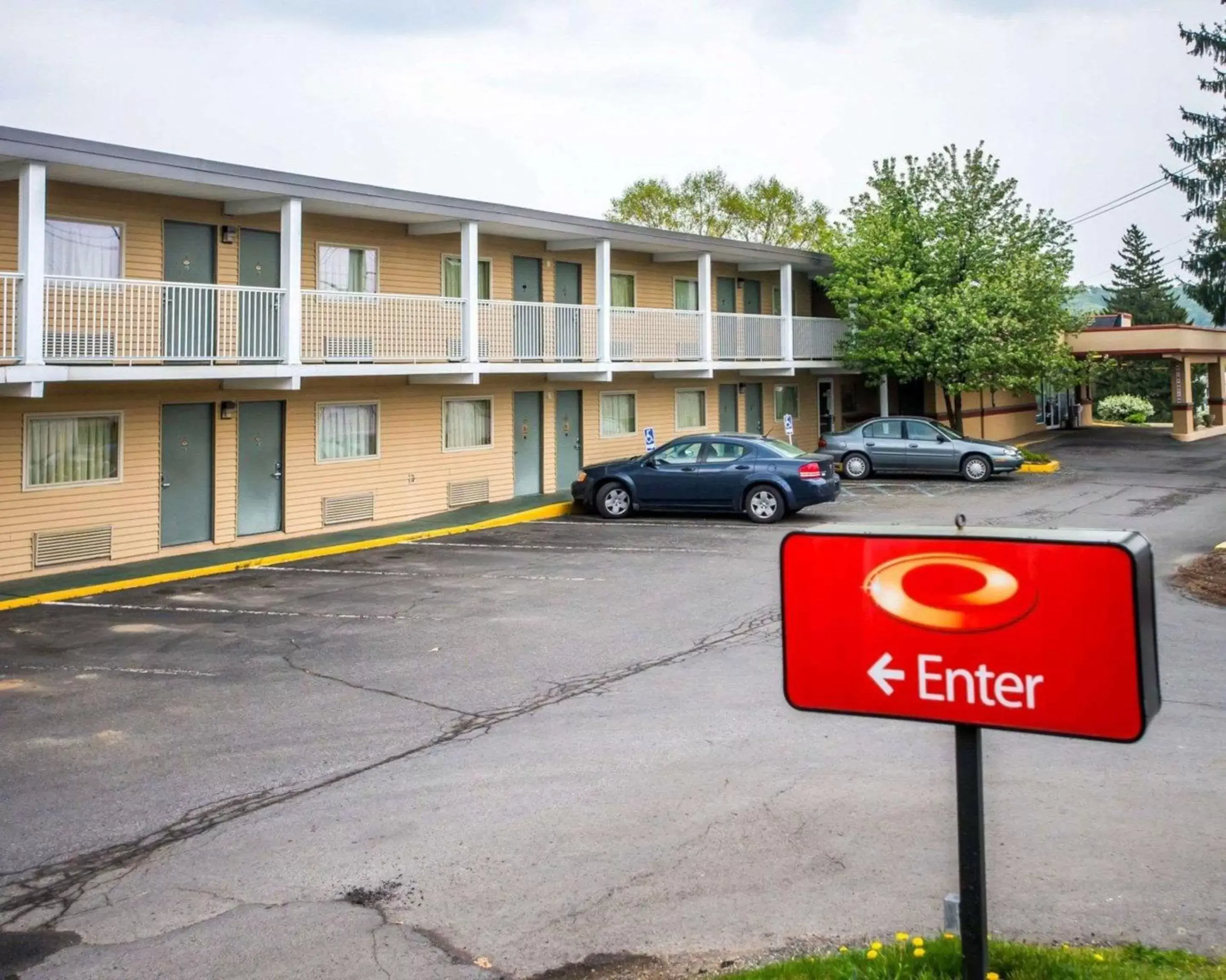 Property building in Econo Lodge Inn & Suites Shamokin Dam - Selinsgrove Property building in Econo Lodge Inn & Suites Shamokin Dam - Selinsgrove