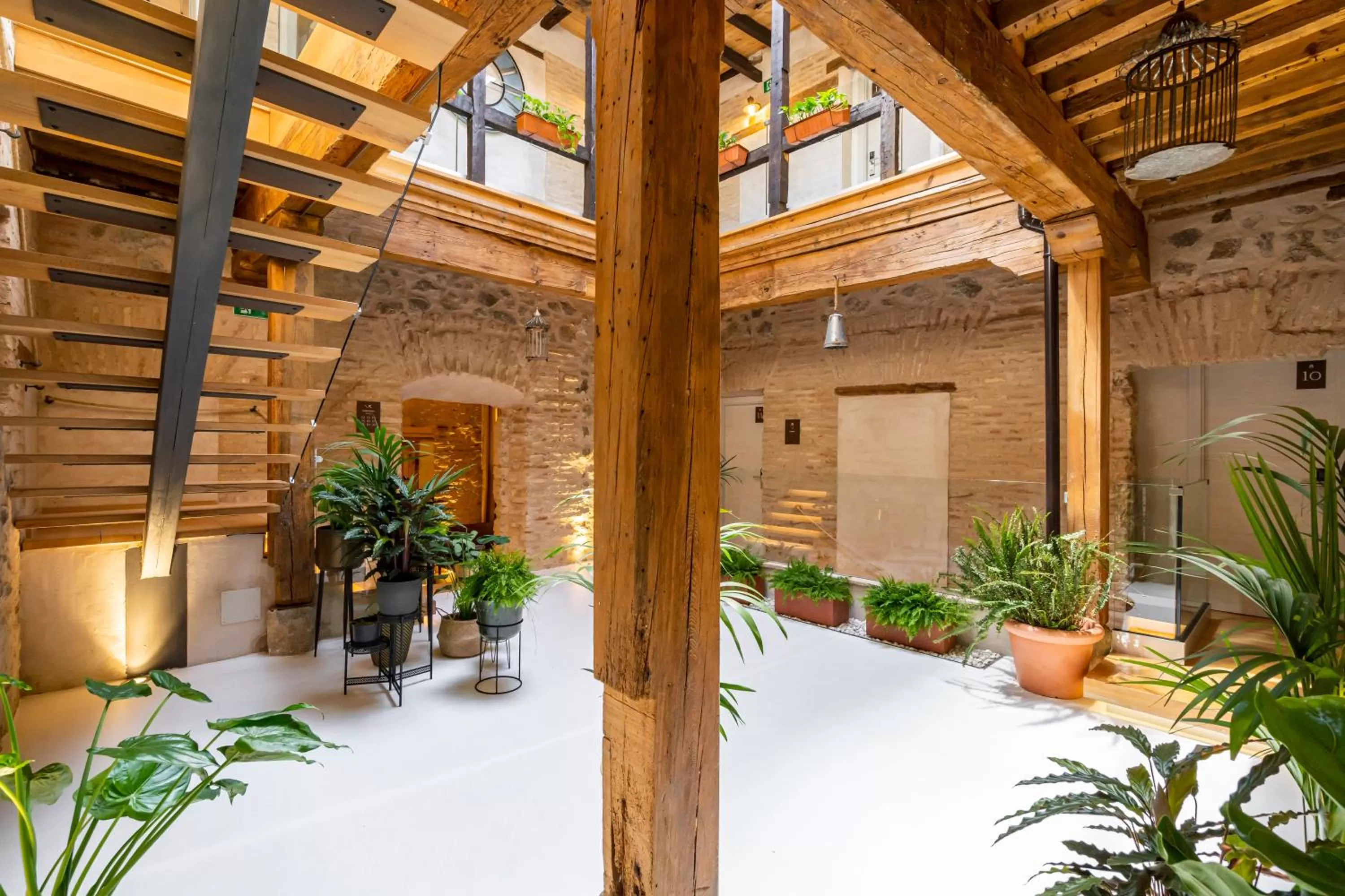 Property building in Dobo Azacanes Hostal