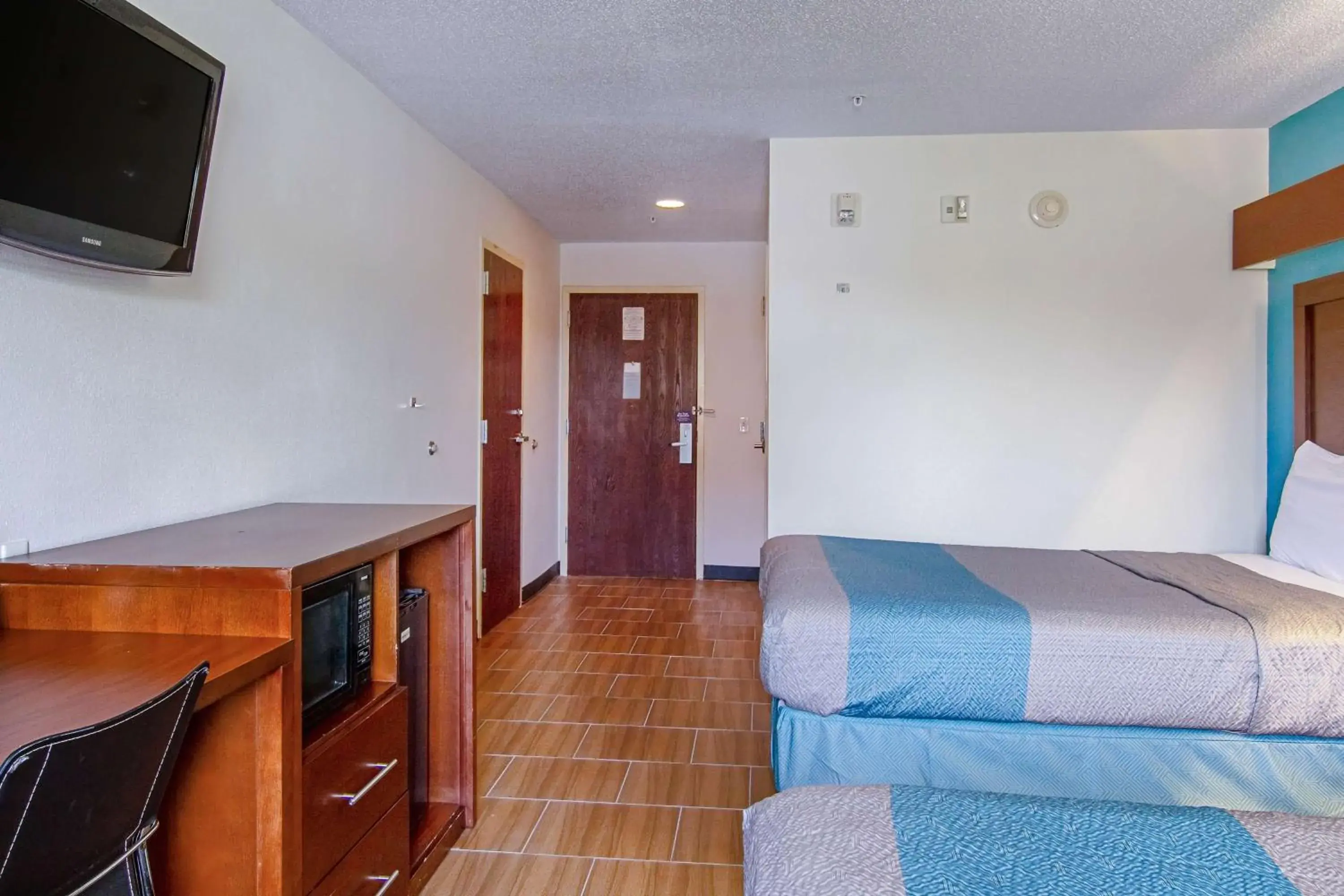 Photo of the whole room, TV/Entertainment Center in Americas Best Value Inn & Suites Brunswick