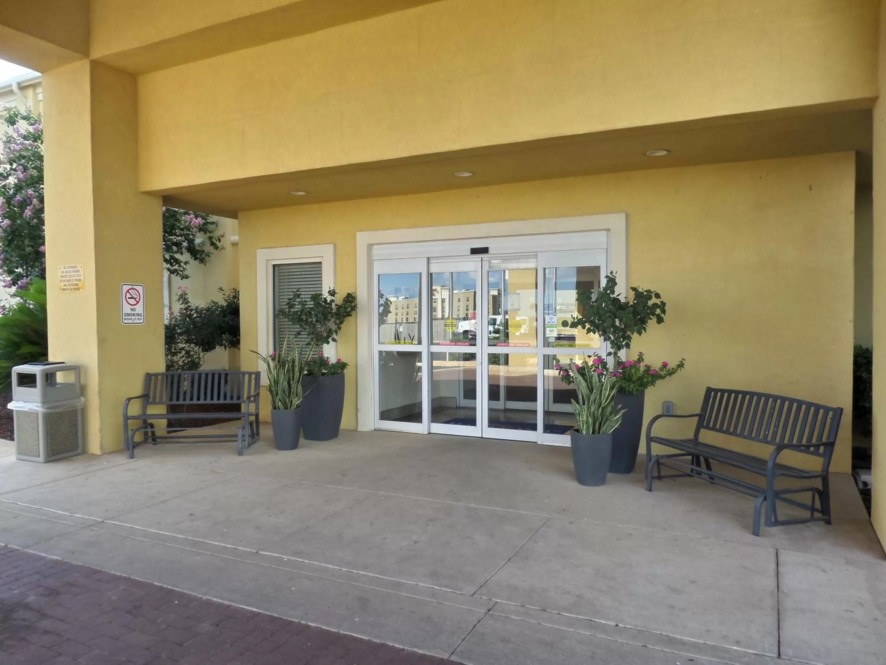 Facade/entrance in Baymont by Wyndham Pearsall