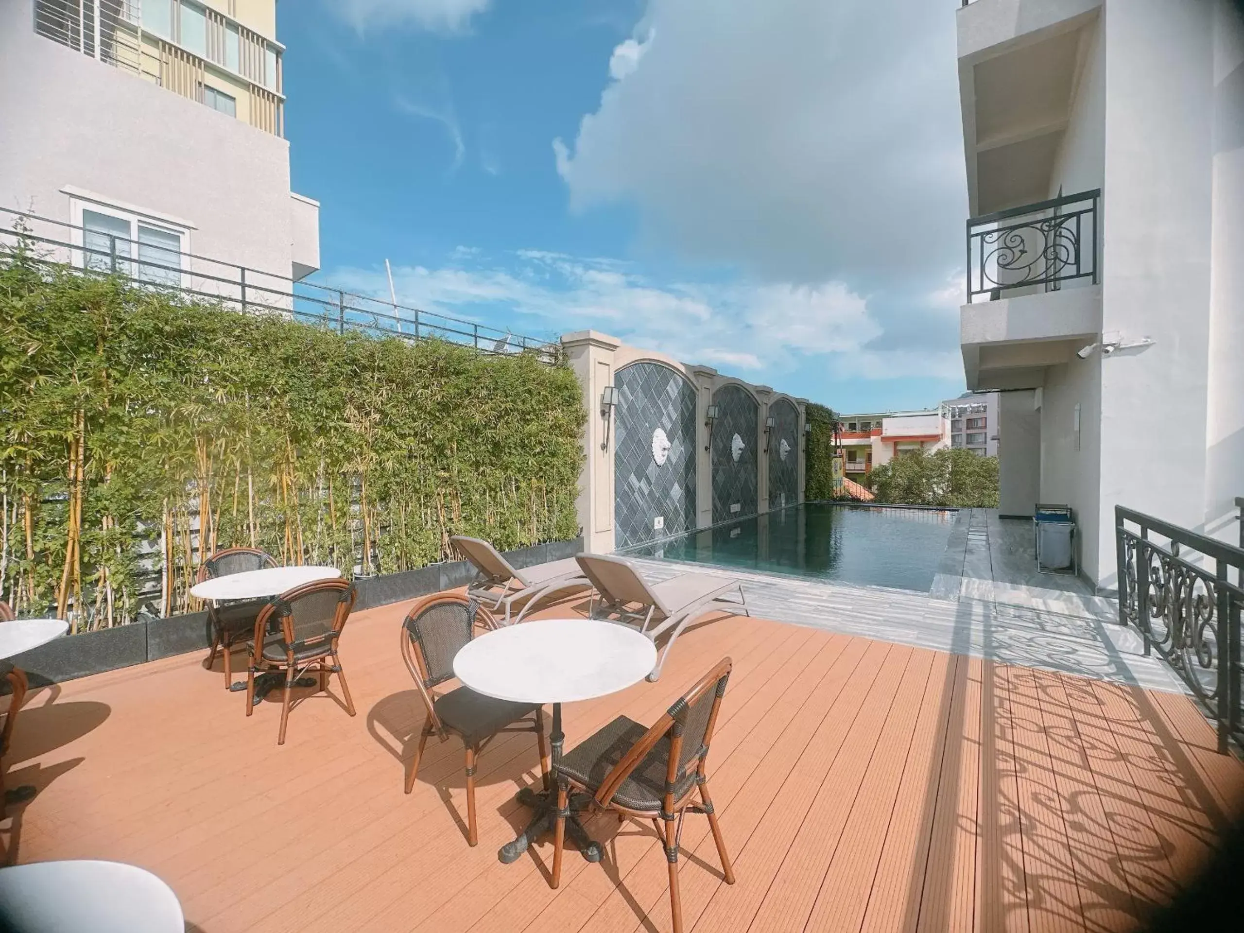 Swimming pool in Hotel DMelin Swimming pool in Hotel DMelin