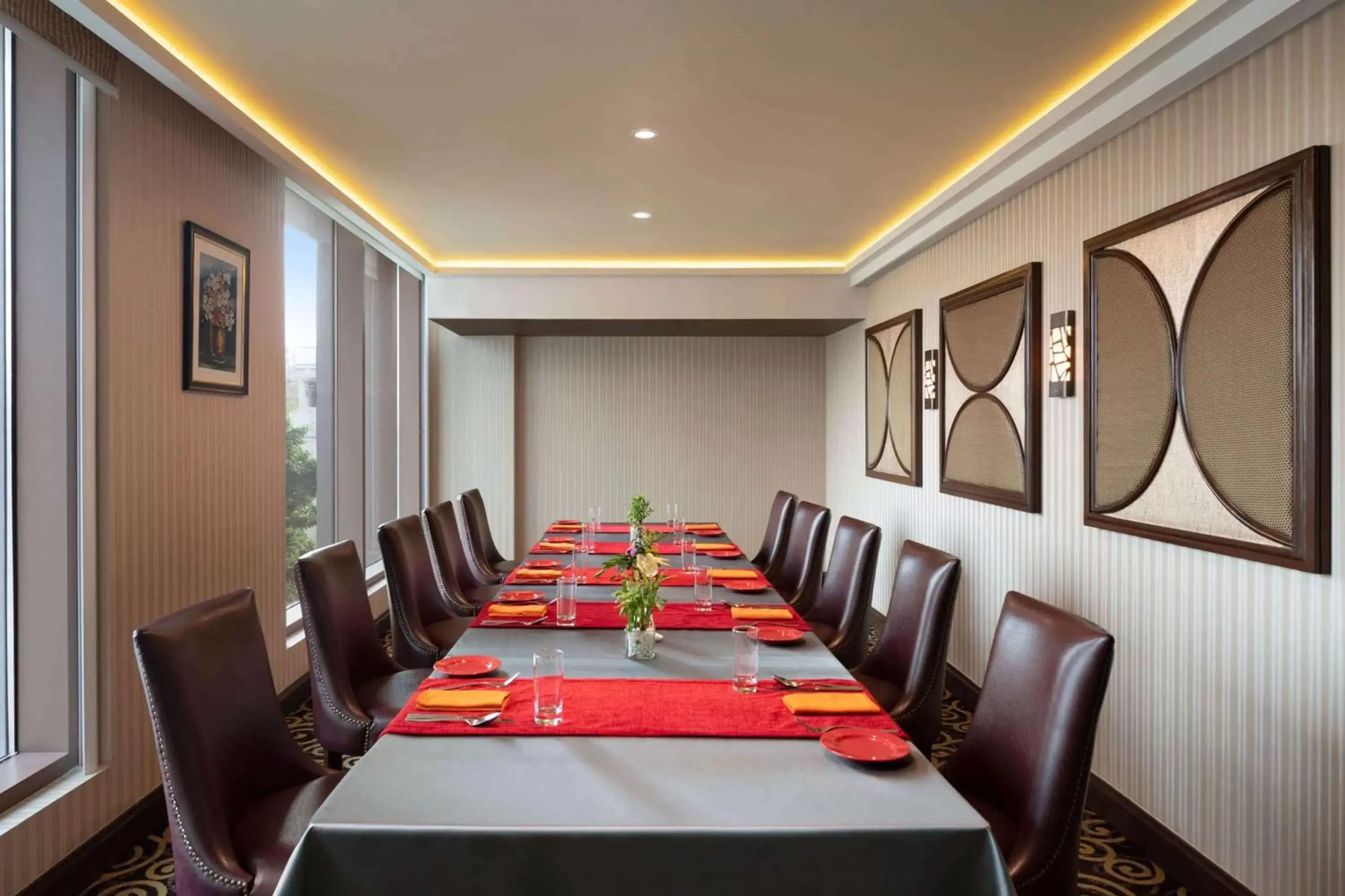 Restaurant/places to eat in Ramada Plaza Chennai