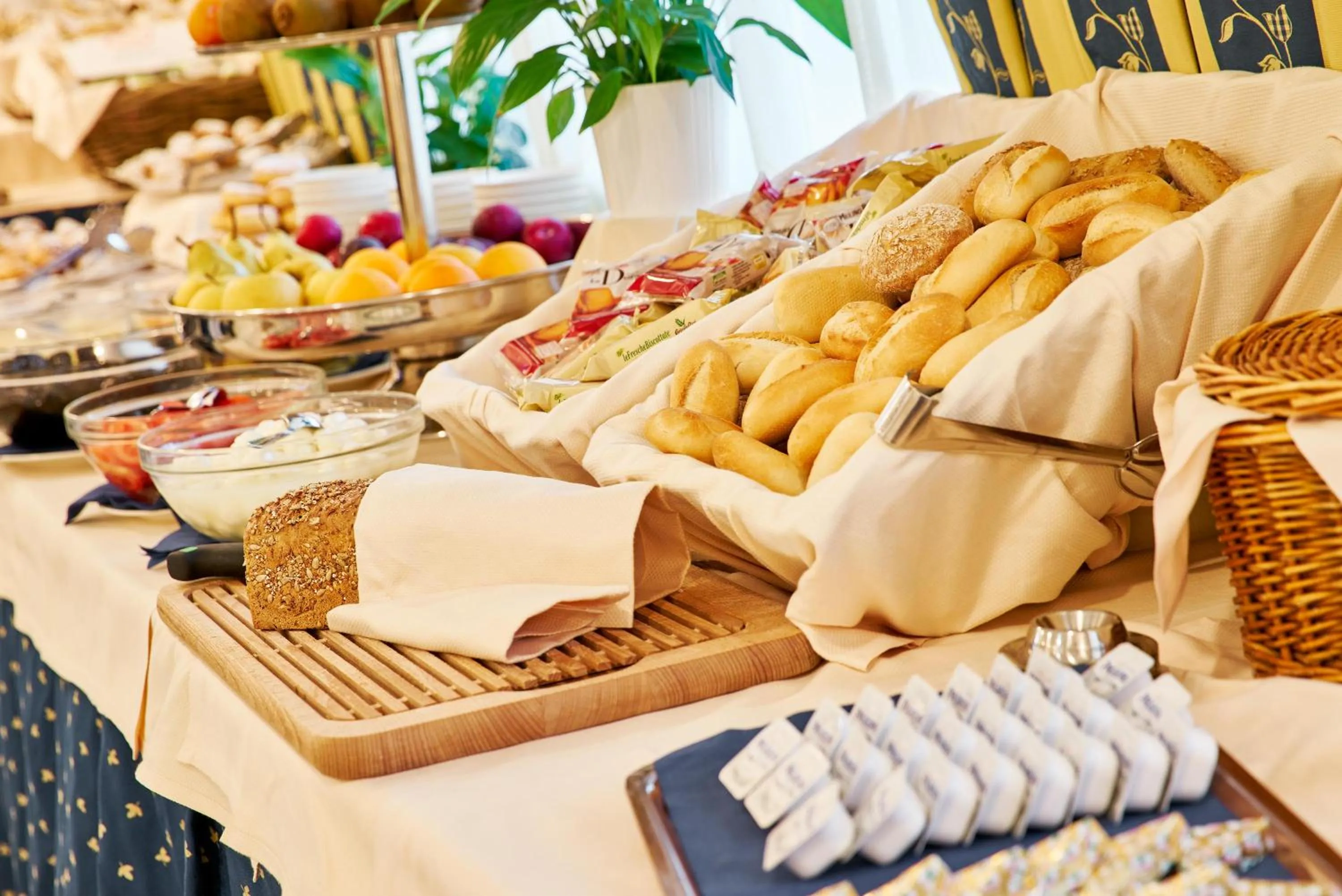 Buffet breakfast in Hotel Rialto