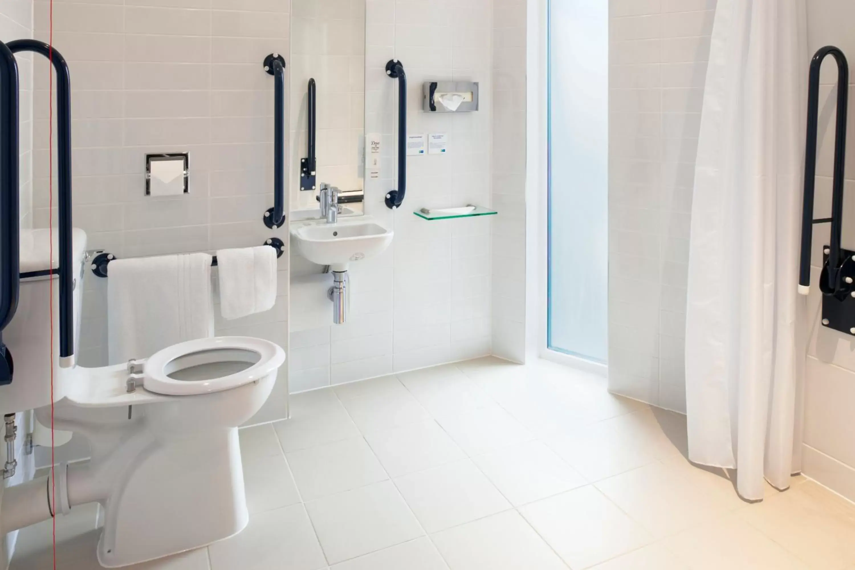 Photo of the whole room, Bathroom in Holiday Inn Express Manchester City Centre, an IHG Hotel