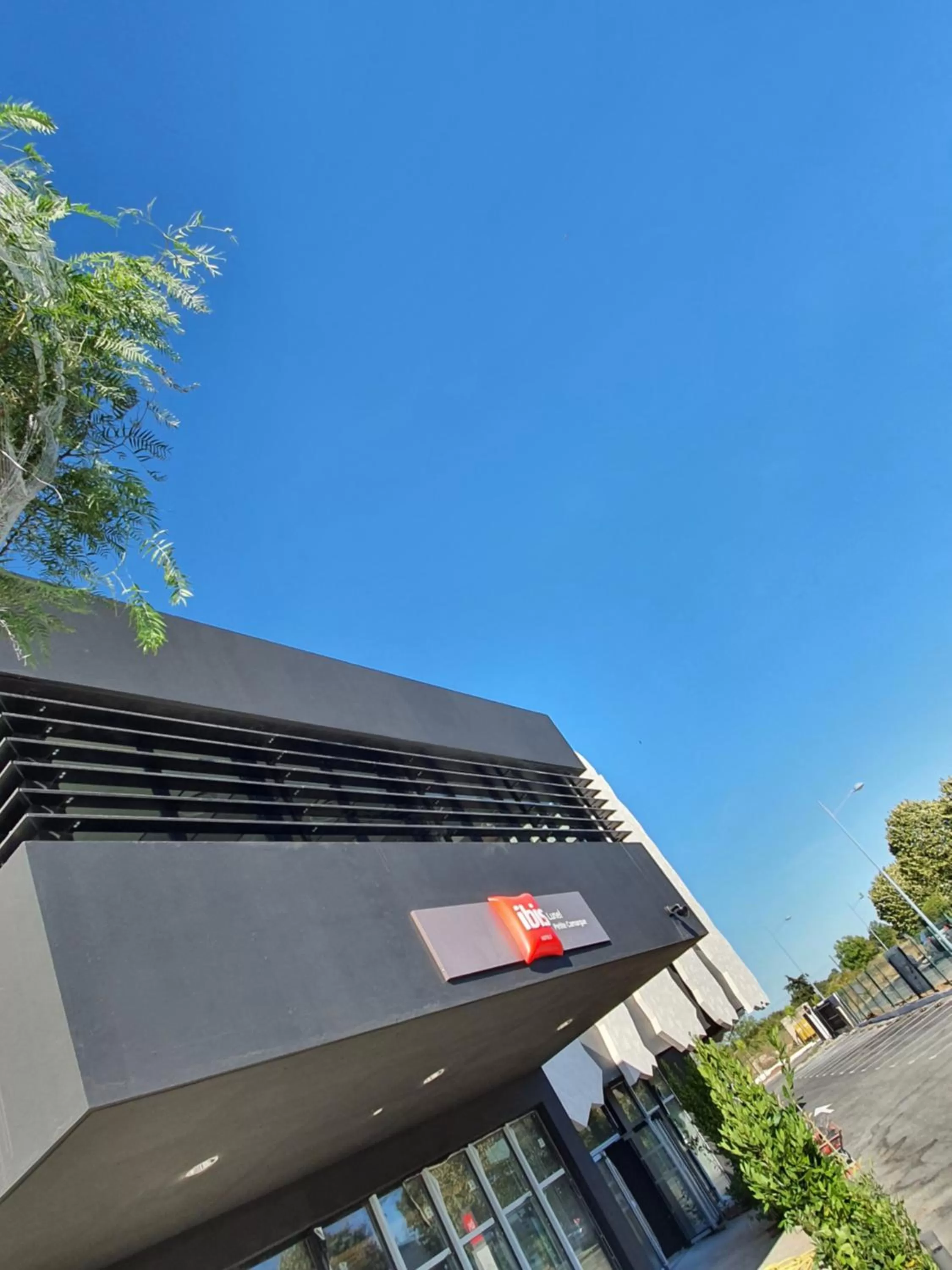 Facade/entrance in Ibis Lunel Petite Camargue